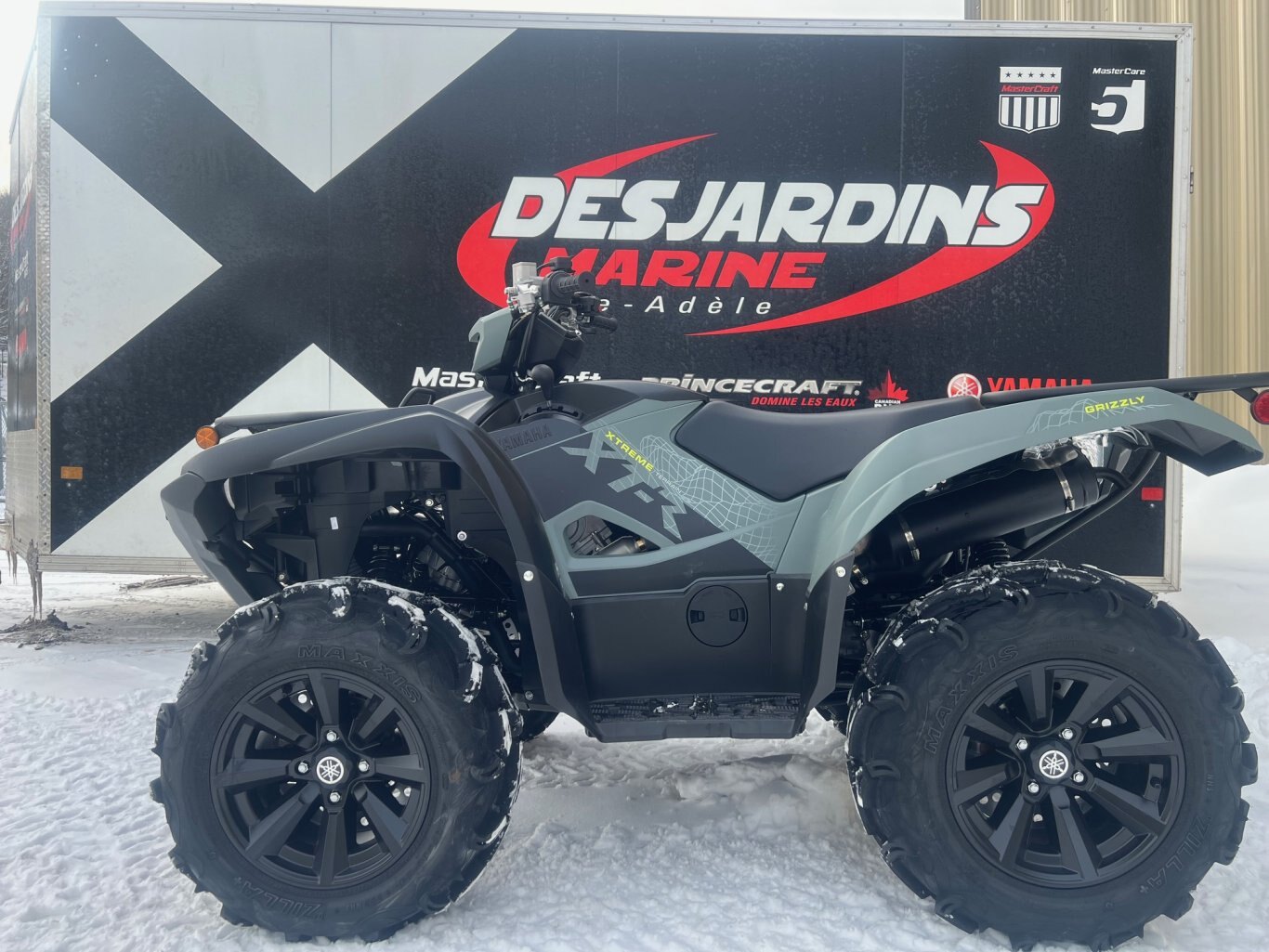 VTT Yamaha Grizzly 700 EPS XT R 2026 Gris & Noir, Winch, Mags & Pneus Agressifs, Attache Remorque Modèle Multi Usage avec Direction Assistée!