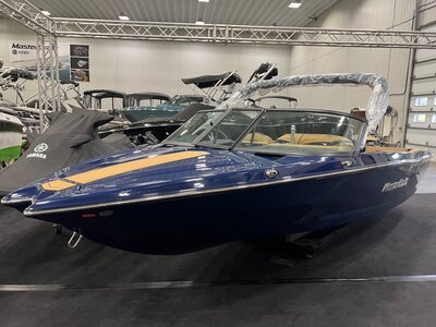 Bateau Mastercraft ProStar 2026 Bleu Navy sur Tan, moteur Ilmor 6.0l, Pure Ski Natique Slalom, Toit Bimini & Plus !