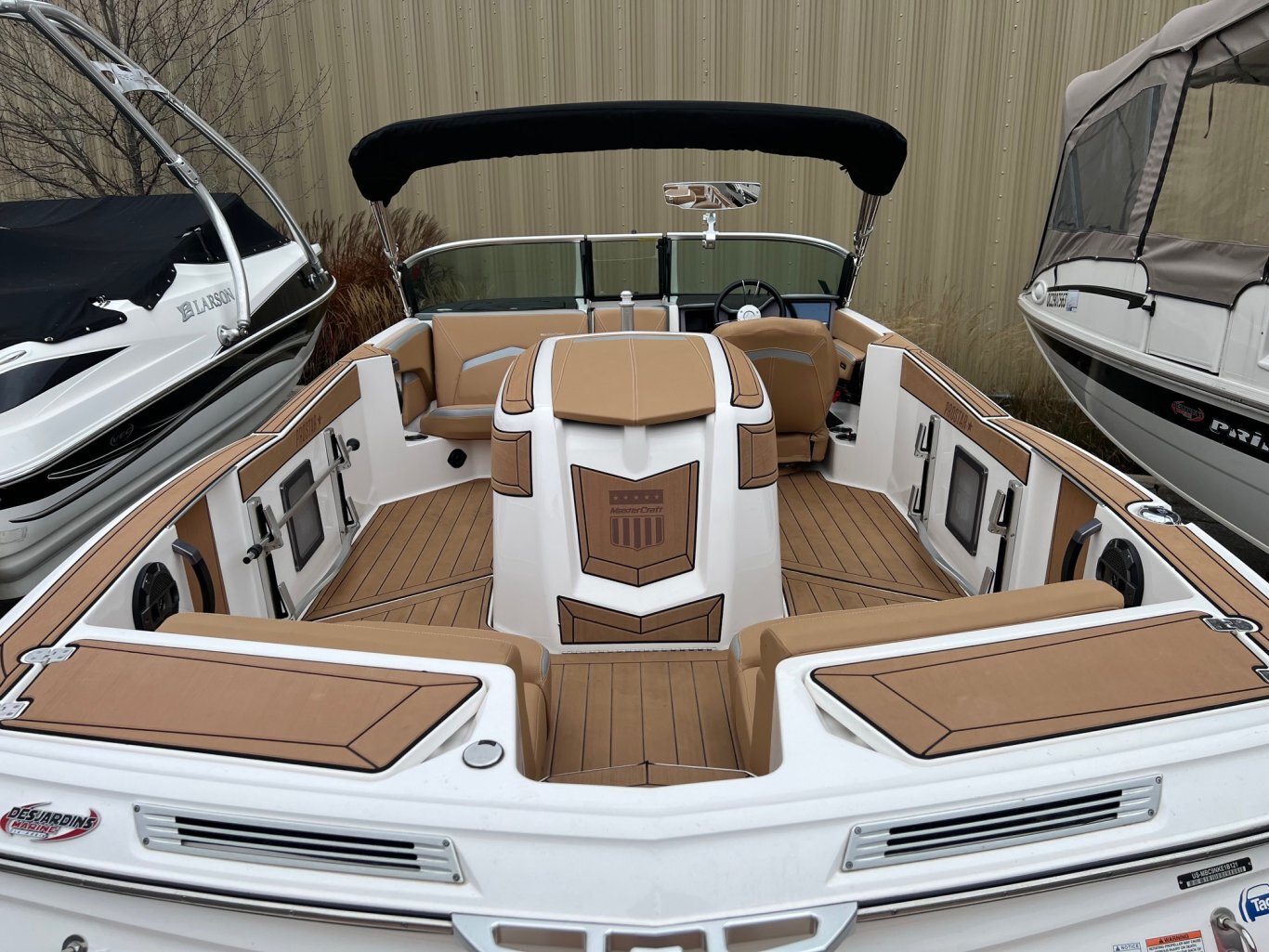 Bateau Mastercraft ProStar 2021 Blanc sur Tan, moteur Ilmor 6.0l 300 heures, Pure Ski Nautique Slalom, Chaufrette, Zero Off, Bimini, Skis Racks et Plus !