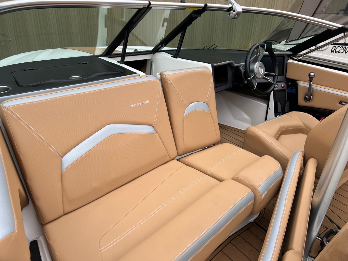 Bateau Mastercraft ProStar 2021 Blanc sur Tan, moteur Ilmor 6.0l 300 heures, Pure Ski Nautique Slalom, Chaufrette, Zero Off, Bimini, Skis Racks et Plus !