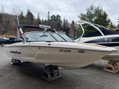 Bateau Mastercraft ProStar 2021 Blanc sur Tan, moteur Ilmor 6.0l 300 heures, Pure Ski Nautique Slalom, Chaufrette, Zero Off, Bimini, Skis Racks et Plus!