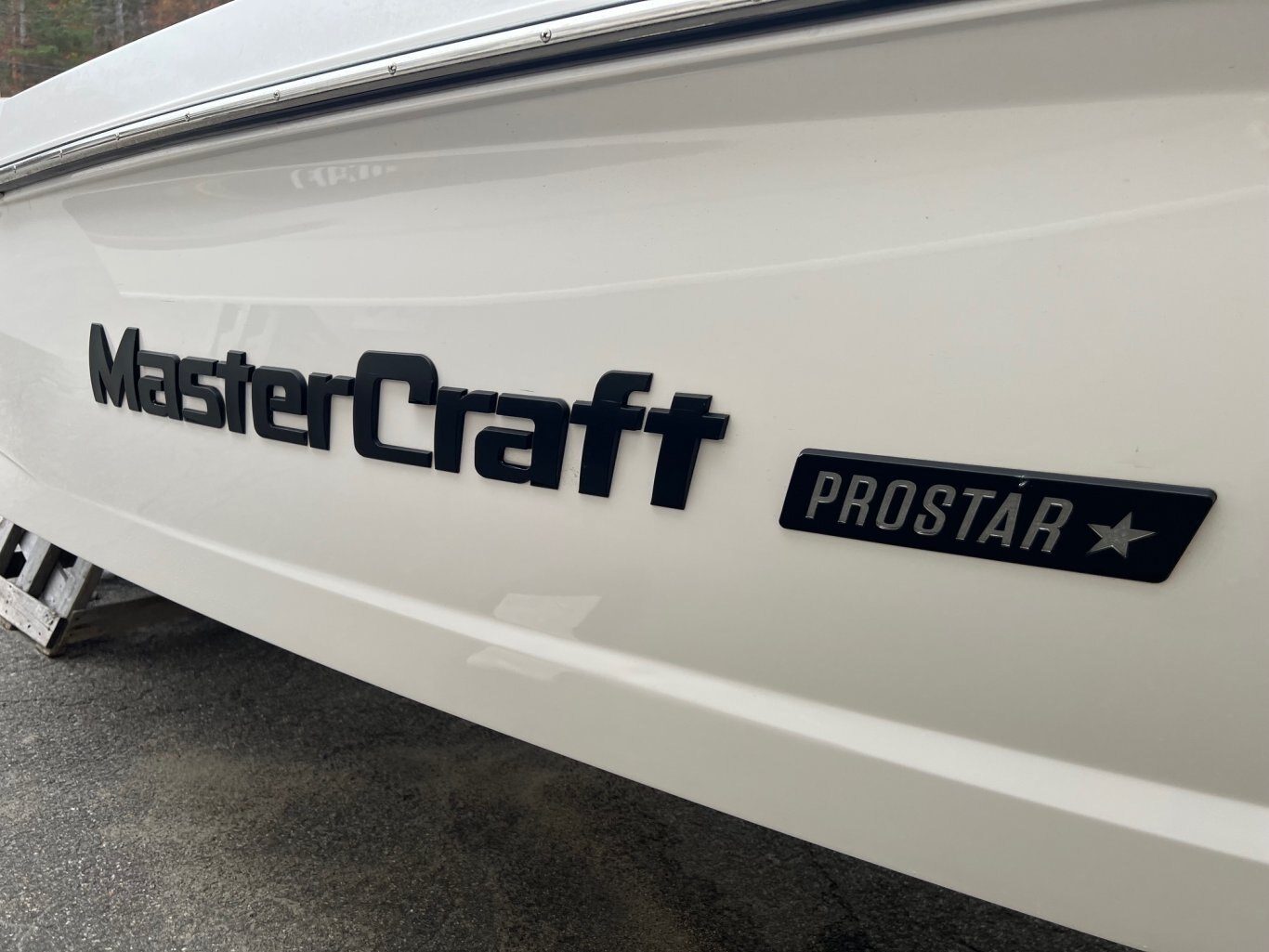Bateau Mastercraft ProStar 2021 Blanc sur Tan, moteur Ilmor 6.0l 300 heures, Pure Ski Nautique Slalom, Chaufrette, Zero Off, Bimini, Skis Racks et Plus !