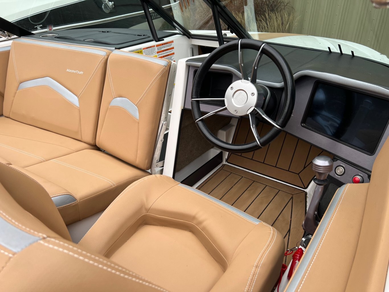 Bateau Mastercraft ProStar 2021 Blanc sur Tan, moteur Ilmor 6.0l 300 heures, Pure Ski Nautique Slalom, Chaufrette, Zero Off, Bimini, Skis Racks et Plus !