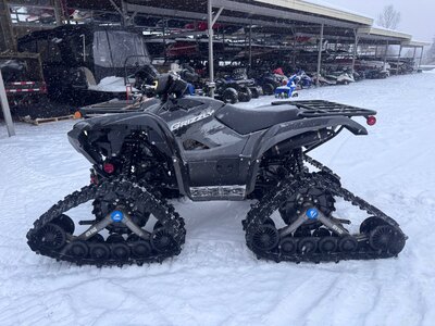 VTT Yamaha Grizzly 700 EPS SE 2025 Noir (Démo 40km) Modèle Multi-Usage, Treuil, Poignés Chauffantes, Chenilles Camso et Plus!