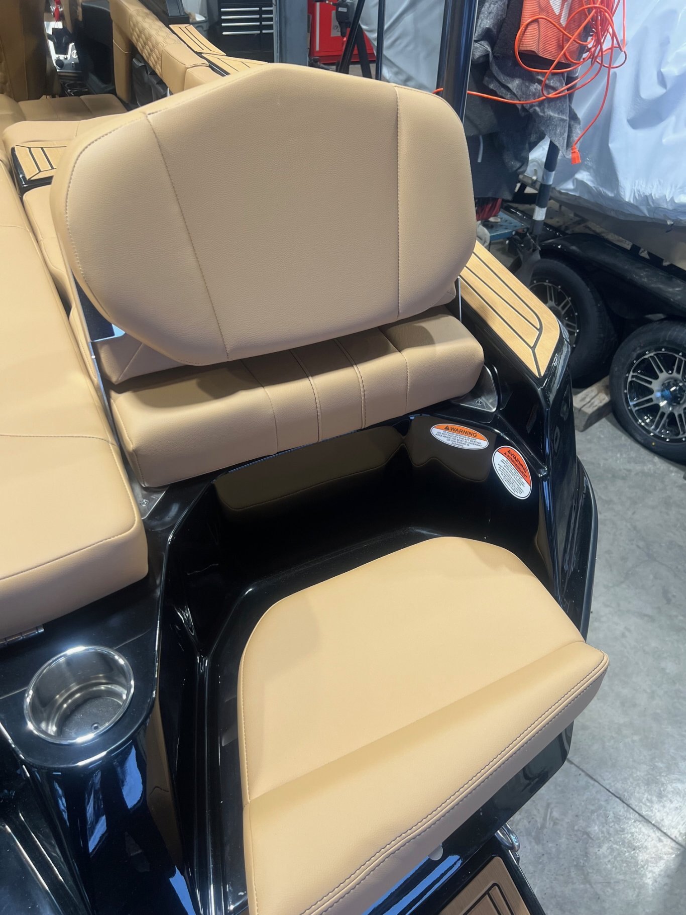 Bateau Mastercraft XT22 2026 Noir sur Tan Moteur Ilmor 5.3l, Complètement Équipé pour le Wakesurf!