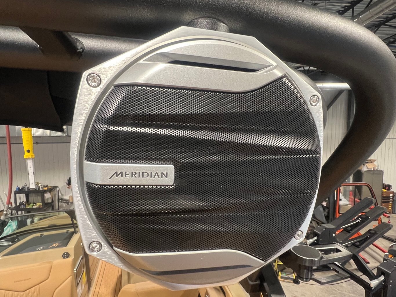 Bateau Mastercraft XT 22T 2026 Beige sur Tanne, Moteur Ilmor 5.3l, Complètement Équipé pour le Wakesurf!