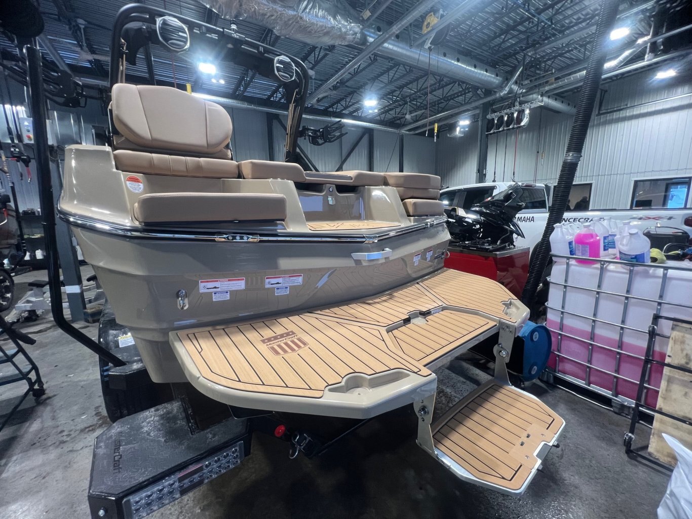 Bateau Mastercraft XT 22T 2026 Beige sur Tanne, Moteur Ilmor 5.3l, Complètement Équipé pour le Wakesurf!