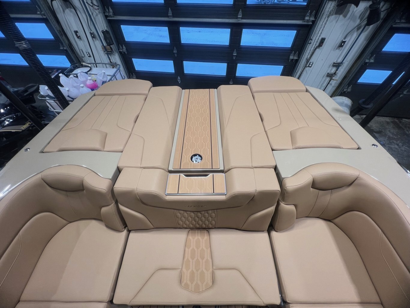 Bateau Mastercraft XT 22T 2026 Beige sur Tanne, Moteur Ilmor 5.3l, Complètement Équipé pour le Wakesurf!