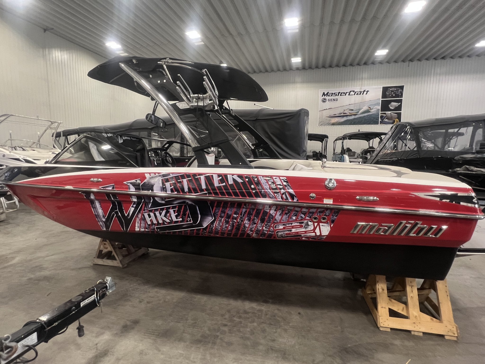 Bateau Malibu Wakesetter VLX 21.6' 2012 Rouge & Noir Moteur Indmar Monsoon 350hp avec 450h, Complètement Équipé pour le Wakesurf!