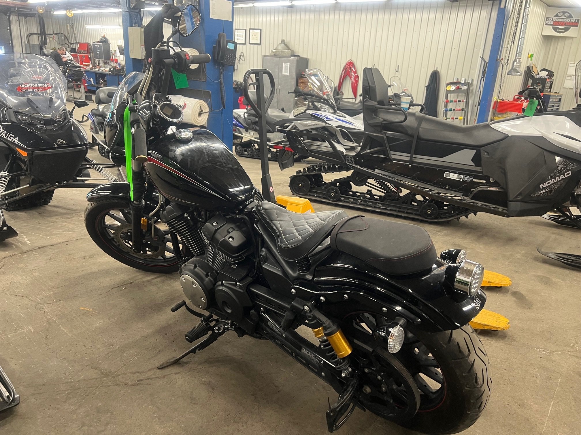 Moto Yamaha Bolt 2015 Noir moteur V2 950cc avec 4483km, Custom avec très beau sons!