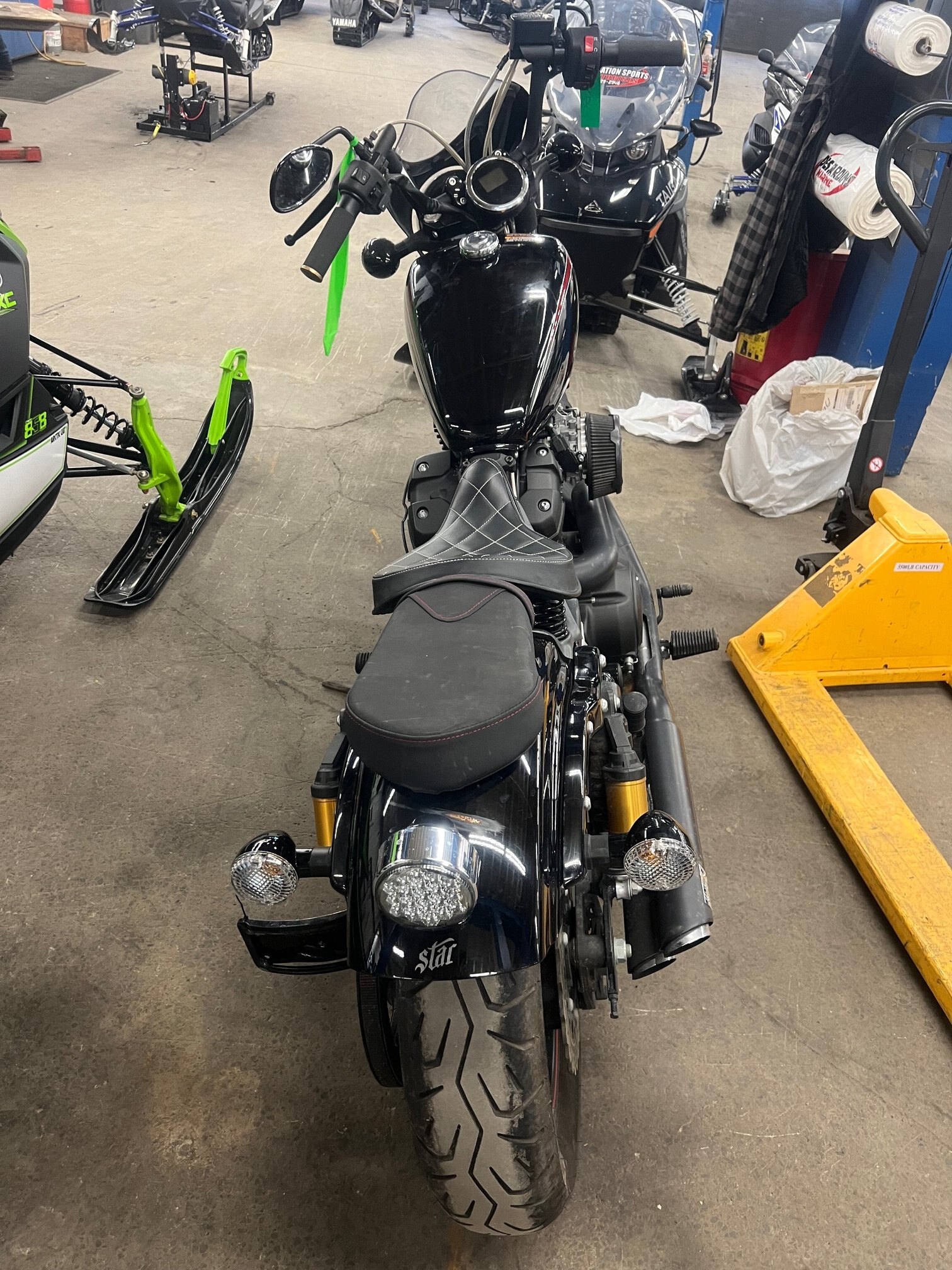 Moto Yamaha Bolt 2015 Noir moteur V2 950cc avec 4483km, Custom avec très beau sons!