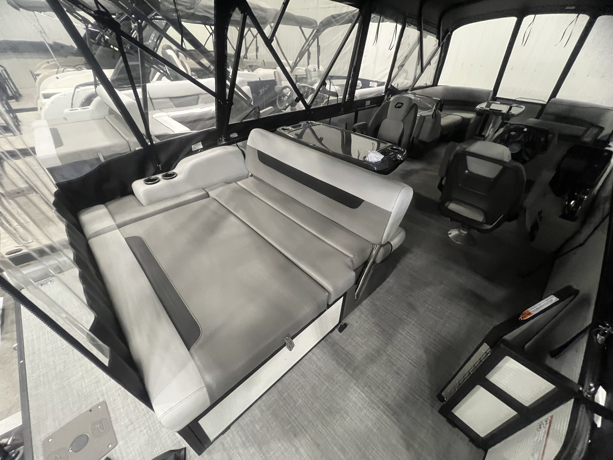 Ponton Princecraft Vectra 23RL 2026 Blanc Édition Noir Moteur Mercury 60hp, Toit Campeur,2x Tables Système de Sons Kicker!