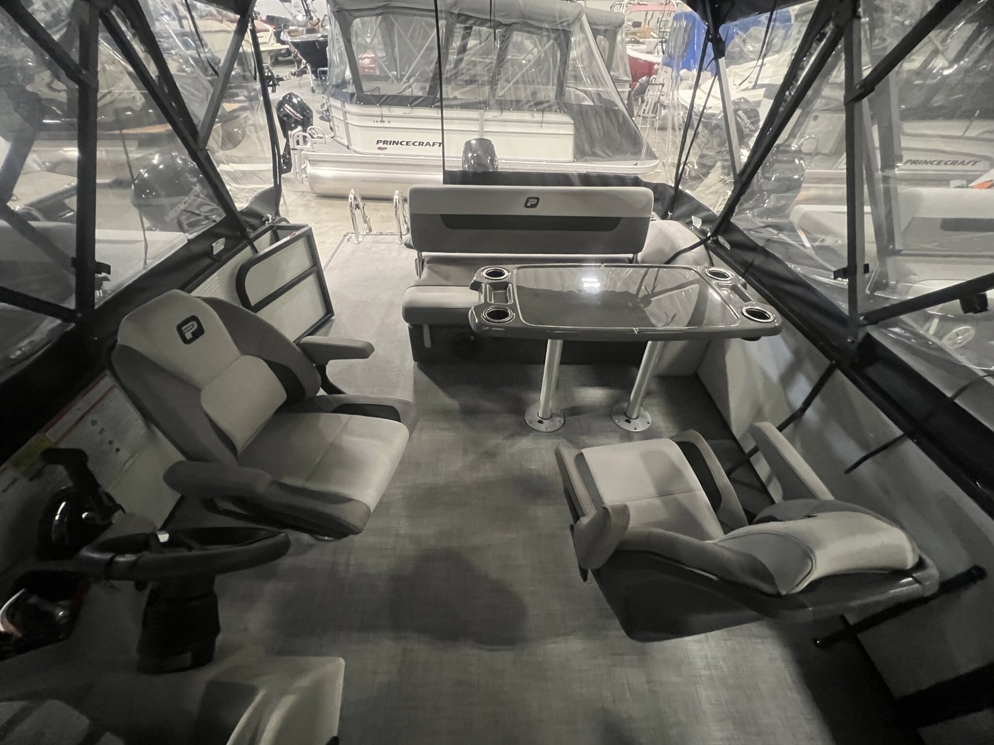 Ponton Princecraft Vectra 23RL 2026 Blanc Édition Noir Moteur Mercury 60hp, Toit Campeur,2x Tables Système de Sons Kicker!