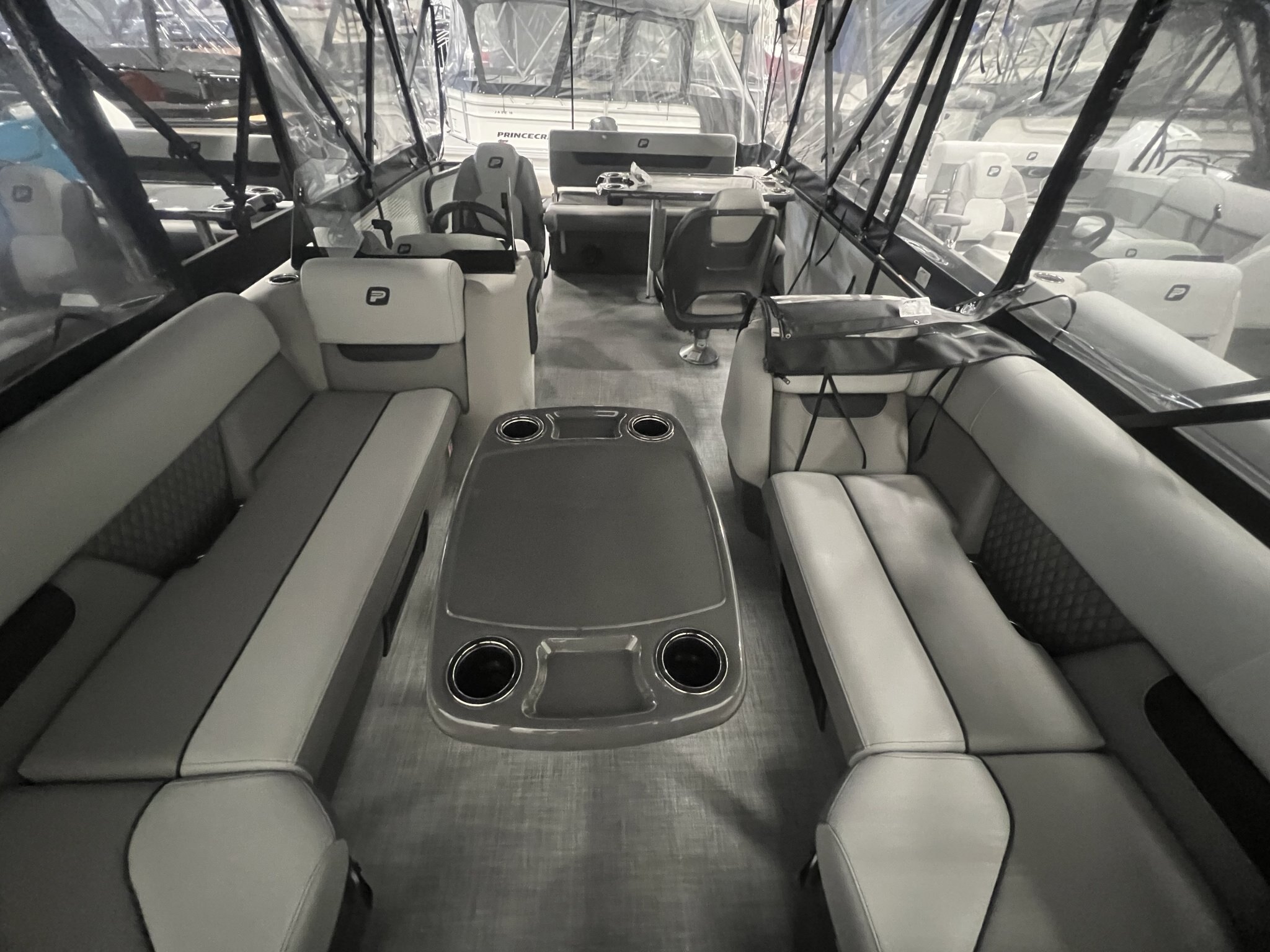 Ponton Princecraft Vectra 23RL 2026 Blanc Édition Noir Moteur Mercury 60hp, Toit Campeur,2x Tables Système de Sons Kicker!