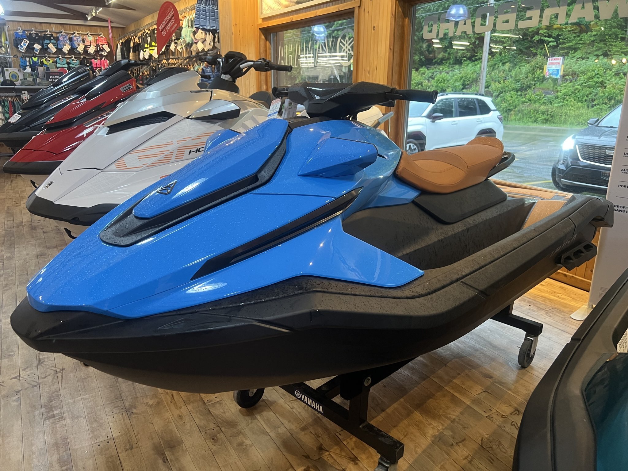 Motomarine Électrique Taiga Orca WX3 2026 Bleu sur Tan, modèle à trois passagers.