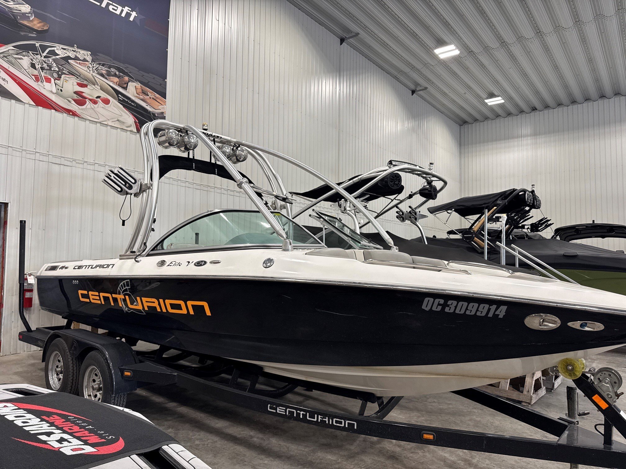 Bateau Centurion Elite V 2010 Moteur PCM 343hp 350h avec Remorque, Complètement Équipé pour le Wakesurf!