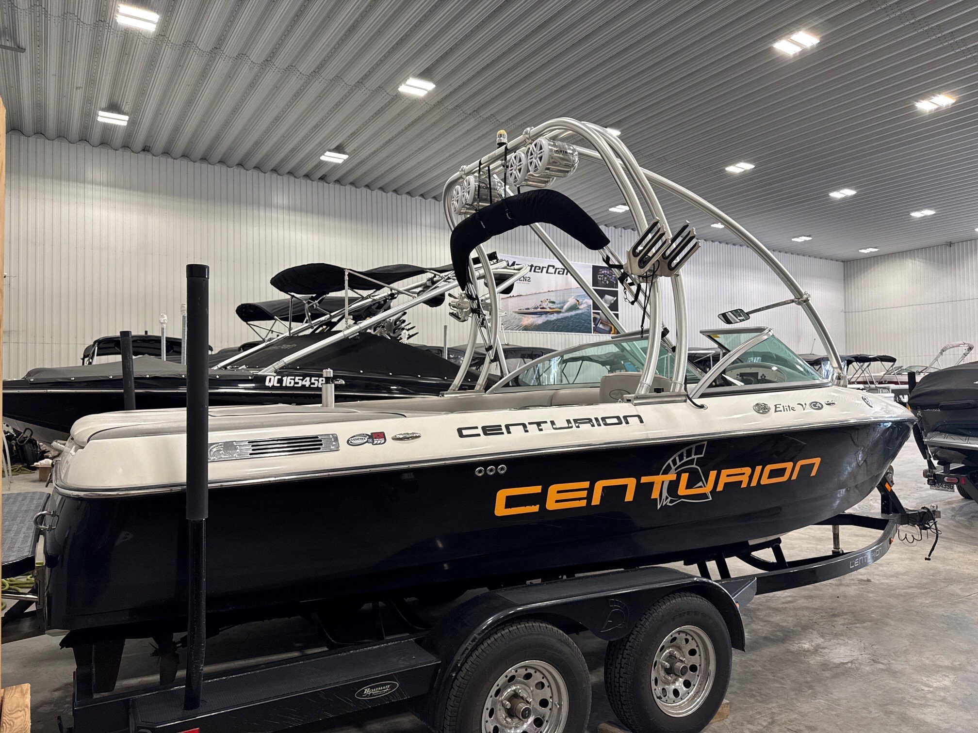 Bateau Centurion Elite V 2010 Moteur PCM 343hp 350h avec Remorque, Complètement Équipé pour le Wakesurf!