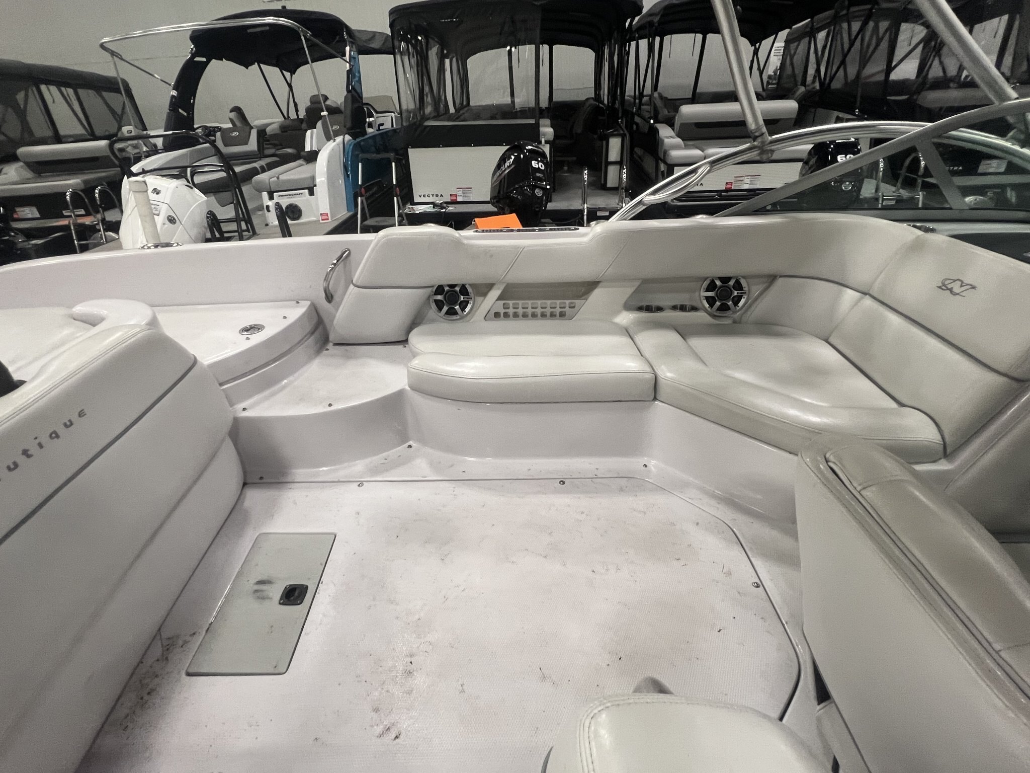 Bateau Correct Craft Super Air Nautique SV211 2007 Blanc sur Blanc, Moteur PCM 5.7l 343hp, Full Équipé Wakesurf!