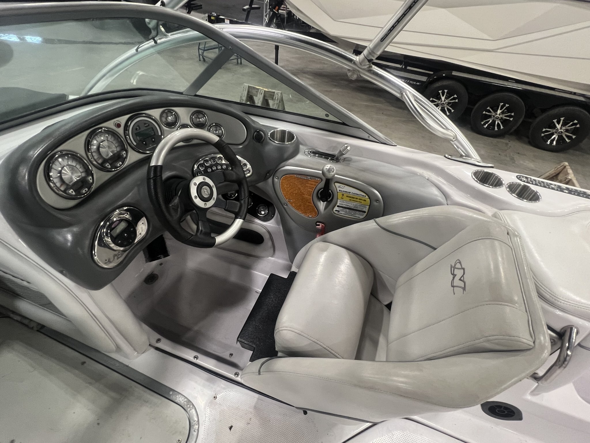Bateau Correct Craft Super Air Nautique SV211 2007 Blanc sur Blanc, Moteur PCM 5.7l 343hp, Full Équipé Wakesurf!