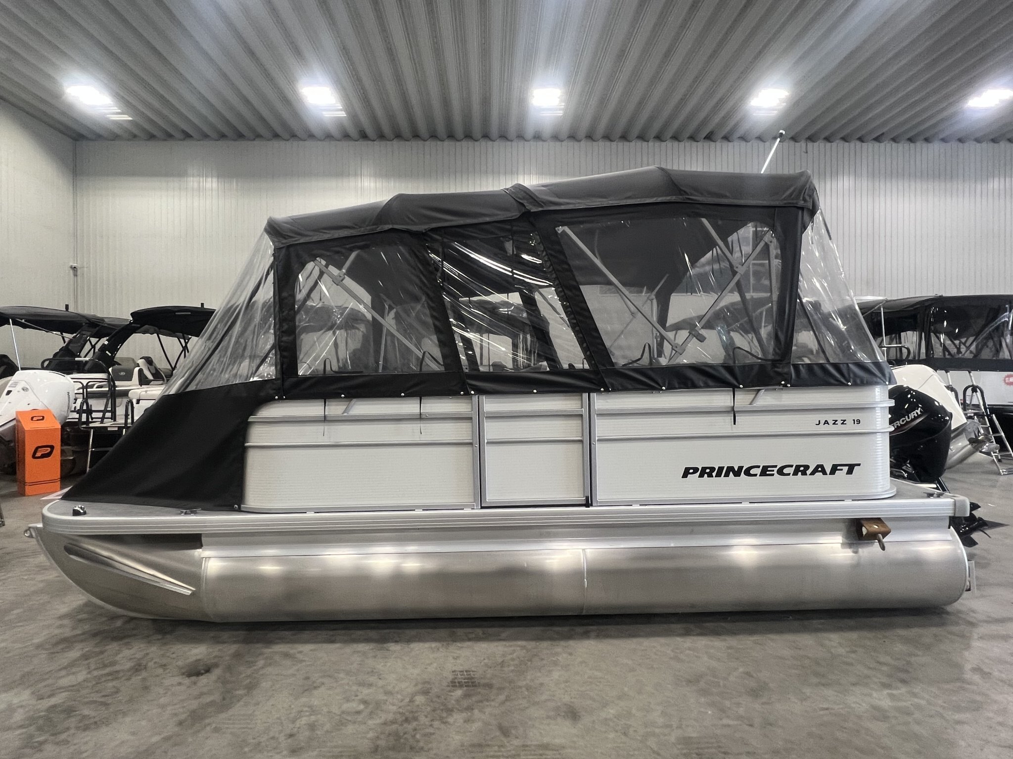 Ponton Princecraft Jazz 19 4S 2026 Blanc, Moteur Mercury 30HP, Toit Campeur, Système Audio & Plus!