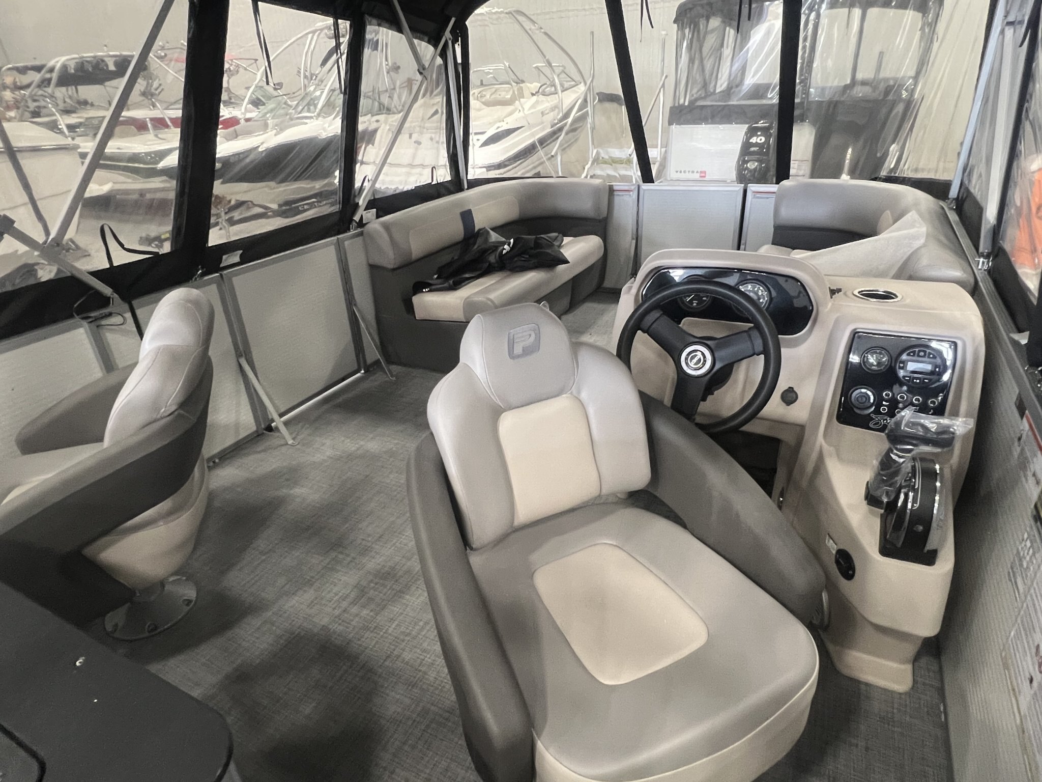 Ponton Princecraft Jazz 19 4S 2026 Blanc, Moteur Mercury 30HP, Toit Campeur, Système Audio & Plus!