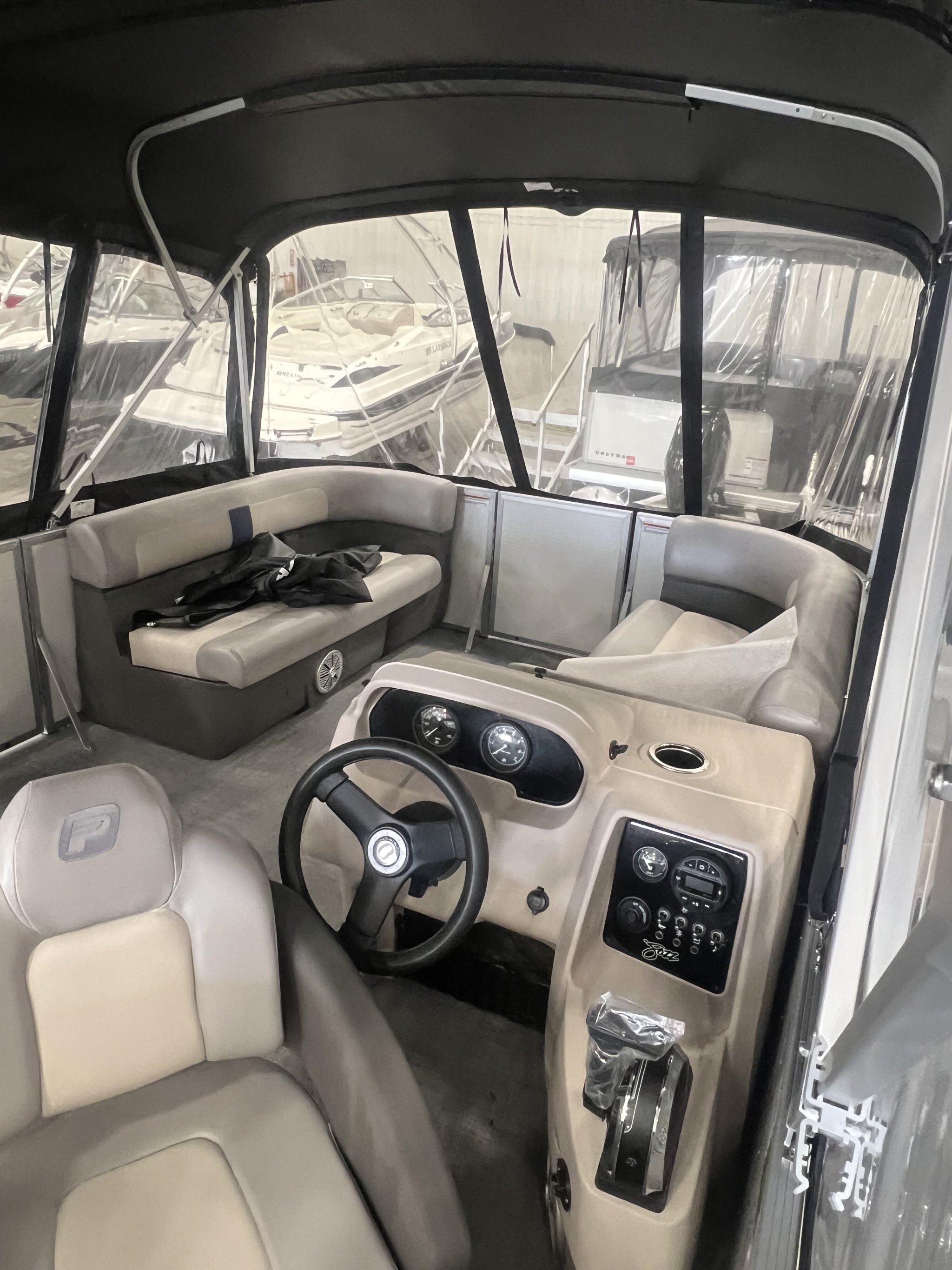 Ponton Princecraft Jazz 19 4S 2026 Blanc, Moteur Mercury 30HP, Toit Campeur, Système Audio & Plus!