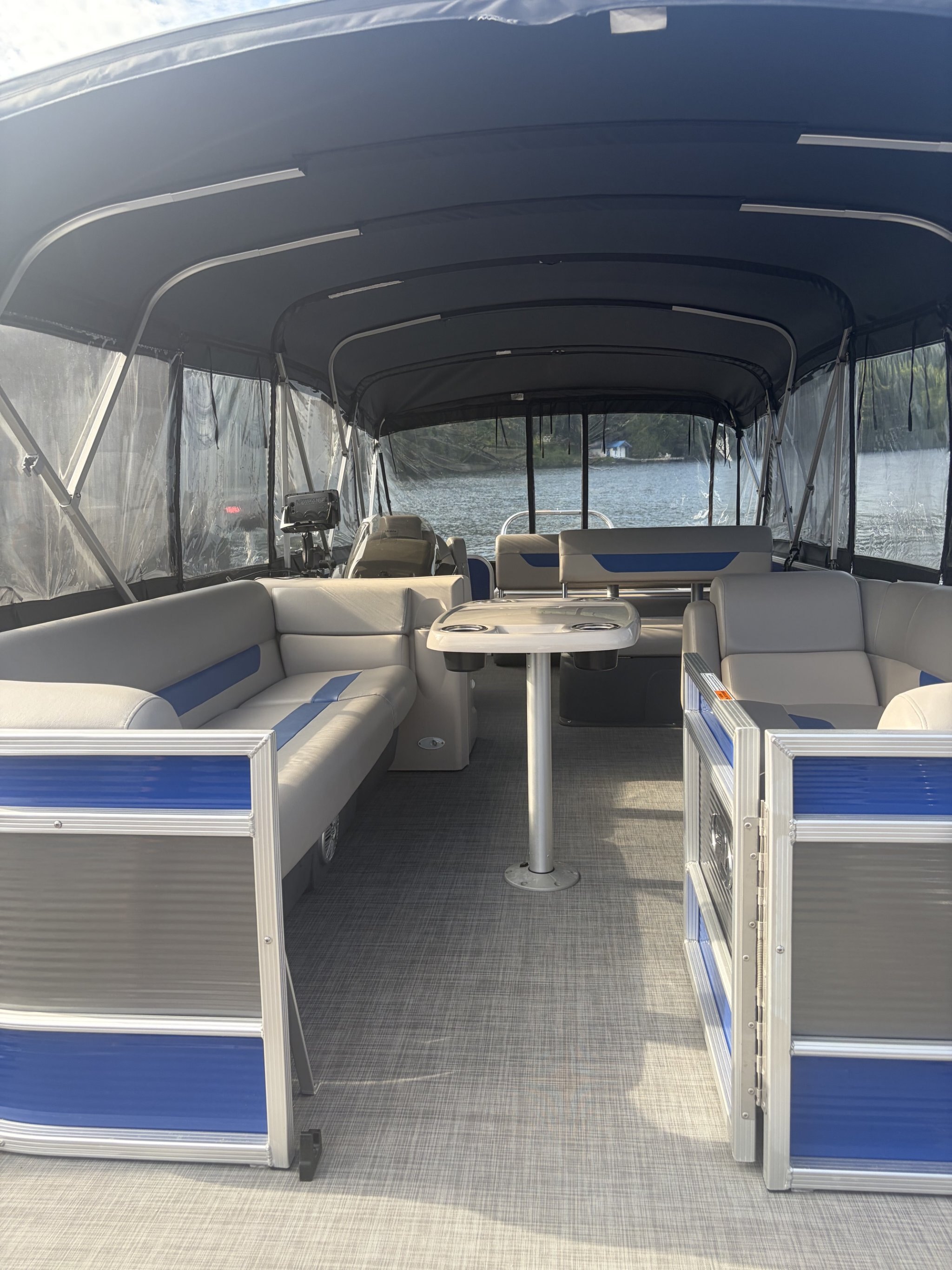 Ponton Princecraft Vectra 23RL Sport 2022 Bleu & Gris, Moteur Mercury 150Hp, Toit Campeur, Table, Pole Ski, Système de Sons, Sonar & +