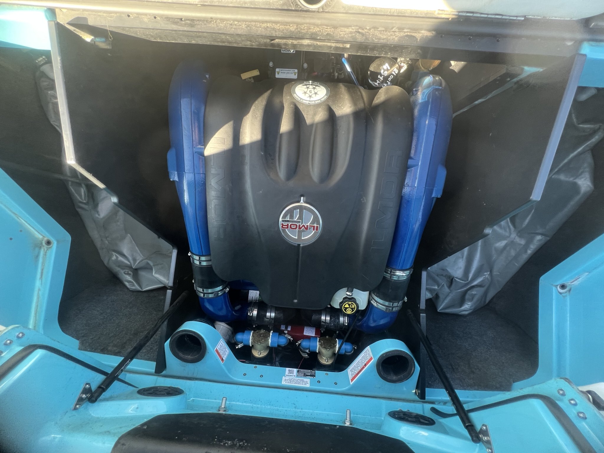 Bateau Mastercraft X22 2019 Bleu & Gris sur Blanc, Moteur Ilmor 6.2l avec 493h, Remorque, Complètement Équipé pour le Wakesurf!