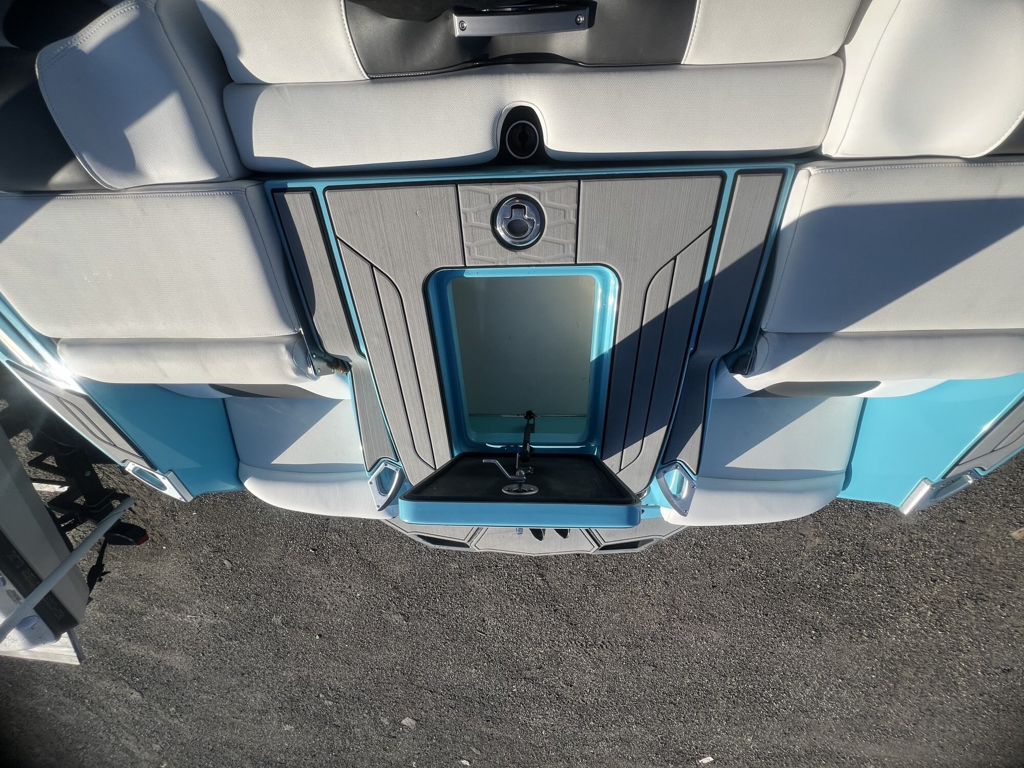 Bateau Mastercraft X22 2019 Bleu & Gris sur Blanc, Moteur Ilmor 6.2l avec 493h, Remorque, Complètement Équipé pour le Wakesurf!