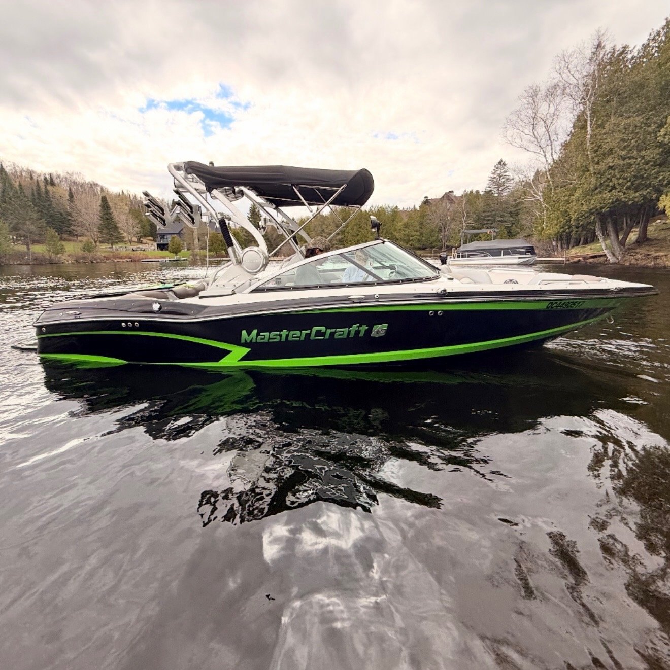 Bateau Mastercraft X30 2014 Vert & Noir, Moteur Ilmor 5.7l + 900h, Complètement Équipé pour le Wakesurf!