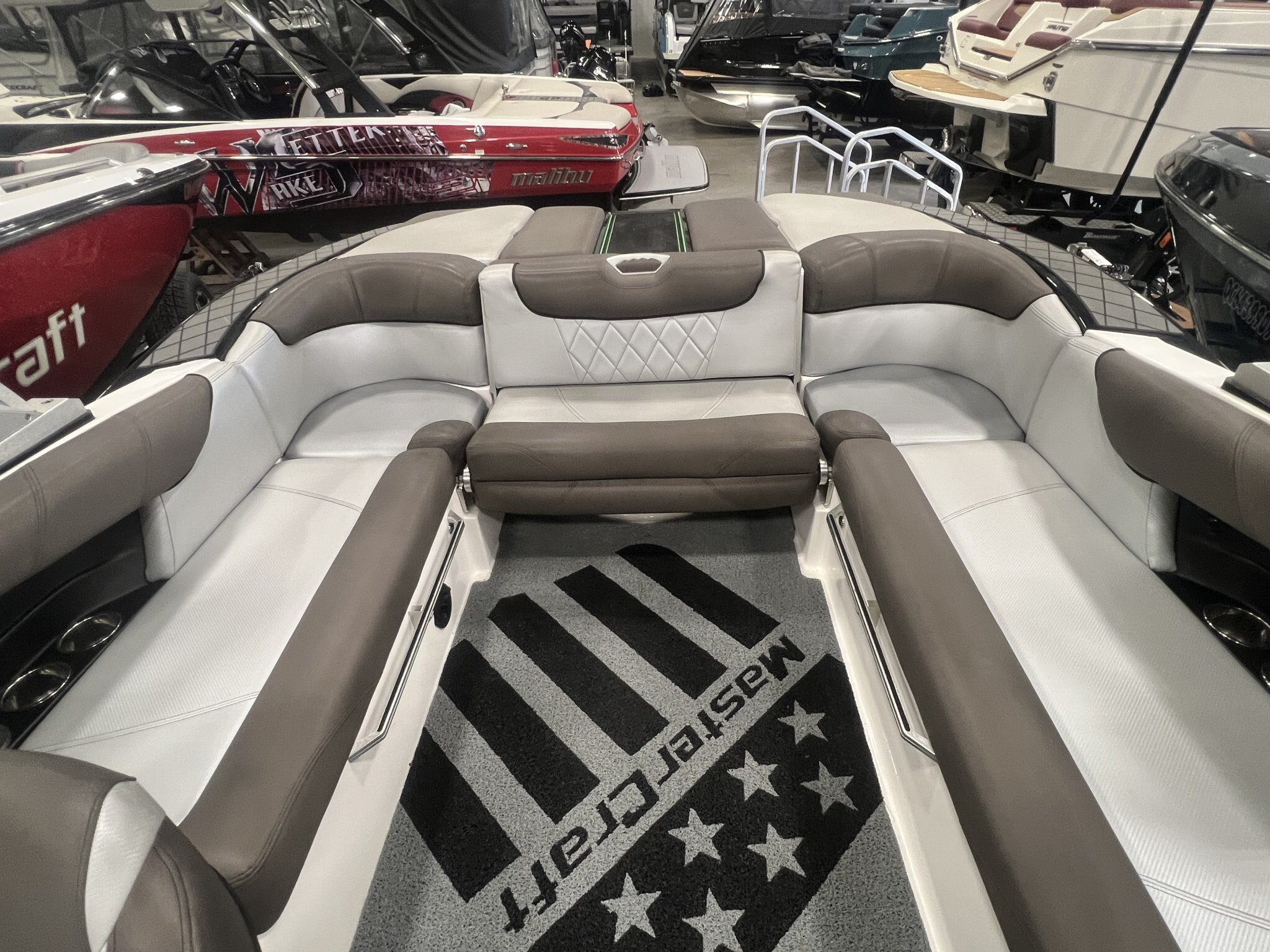 Bateau Mastercraft X30 2014 Vert & Noir, Moteur Ilmor 5.7l + 900h, Complètement Équipé pour le Wakesurf!