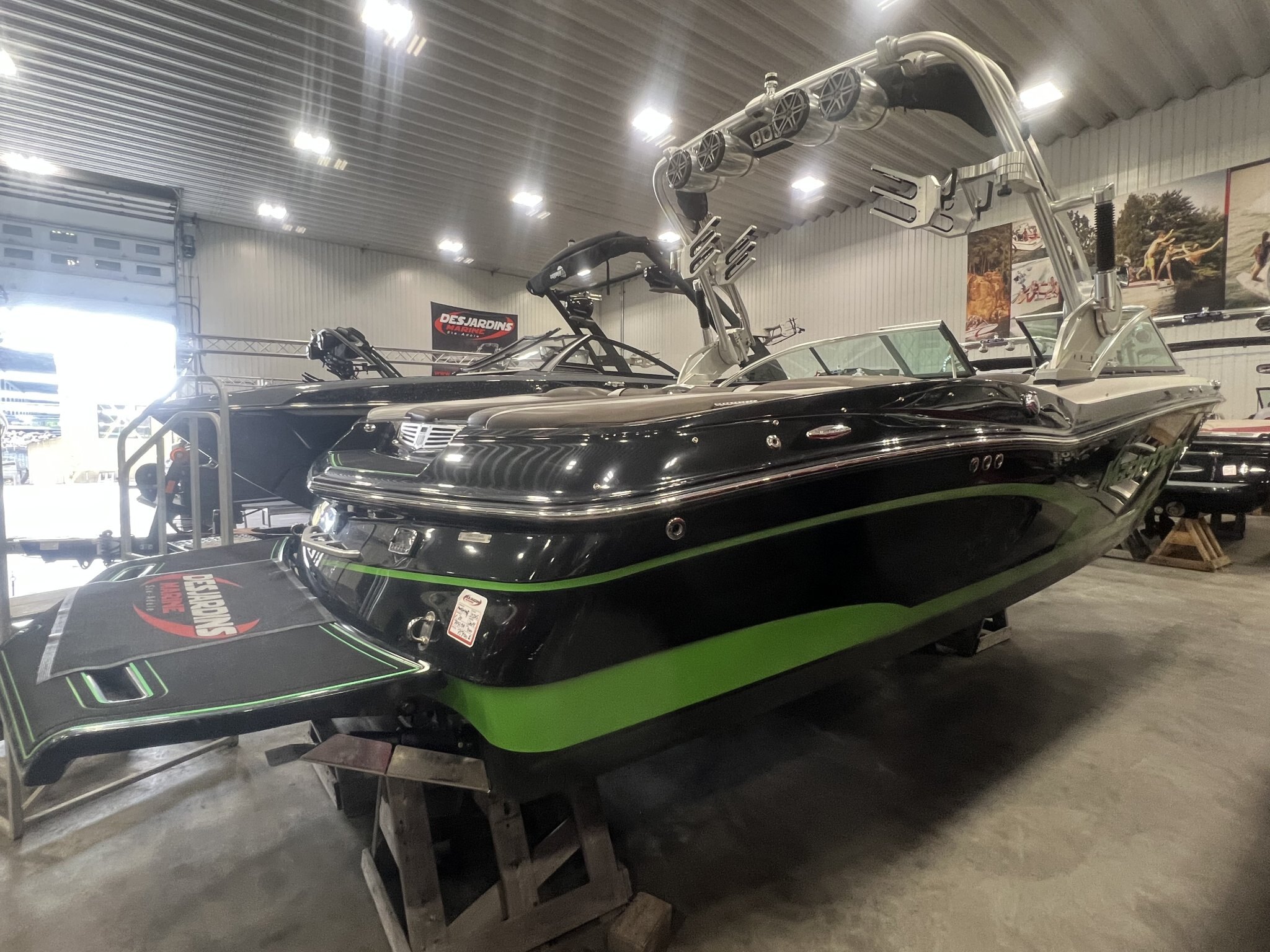 Bateau Mastercraft X30 2014 Vert & Noir, Moteur Ilmor 5.7l + 900h, Complètement Équipé pour le Wakesurf!