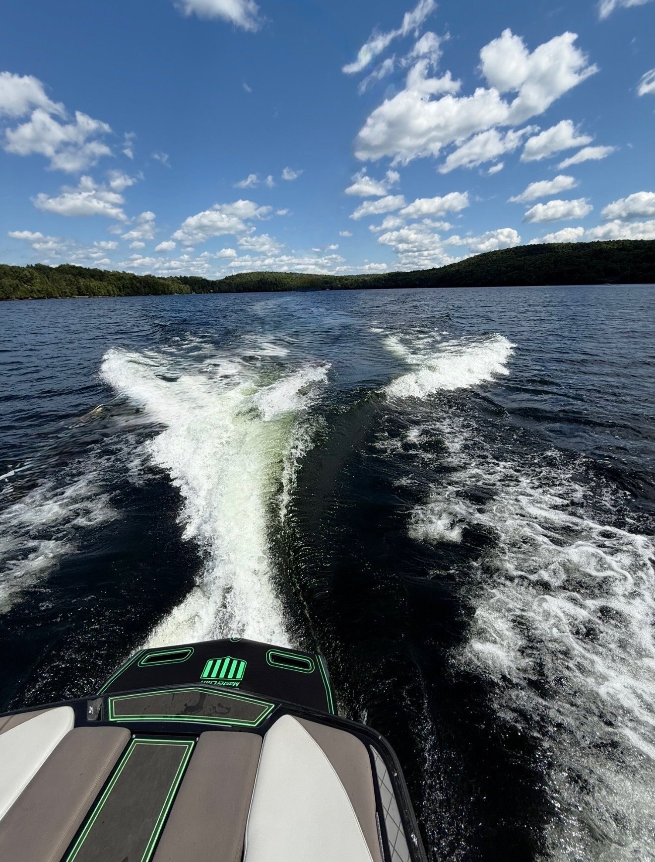 Bateau Mastercraft X30 2014 Vert & Noir, Moteur Ilmor 5.7l + 900h, Complètement Équipé pour le Wakesurf!