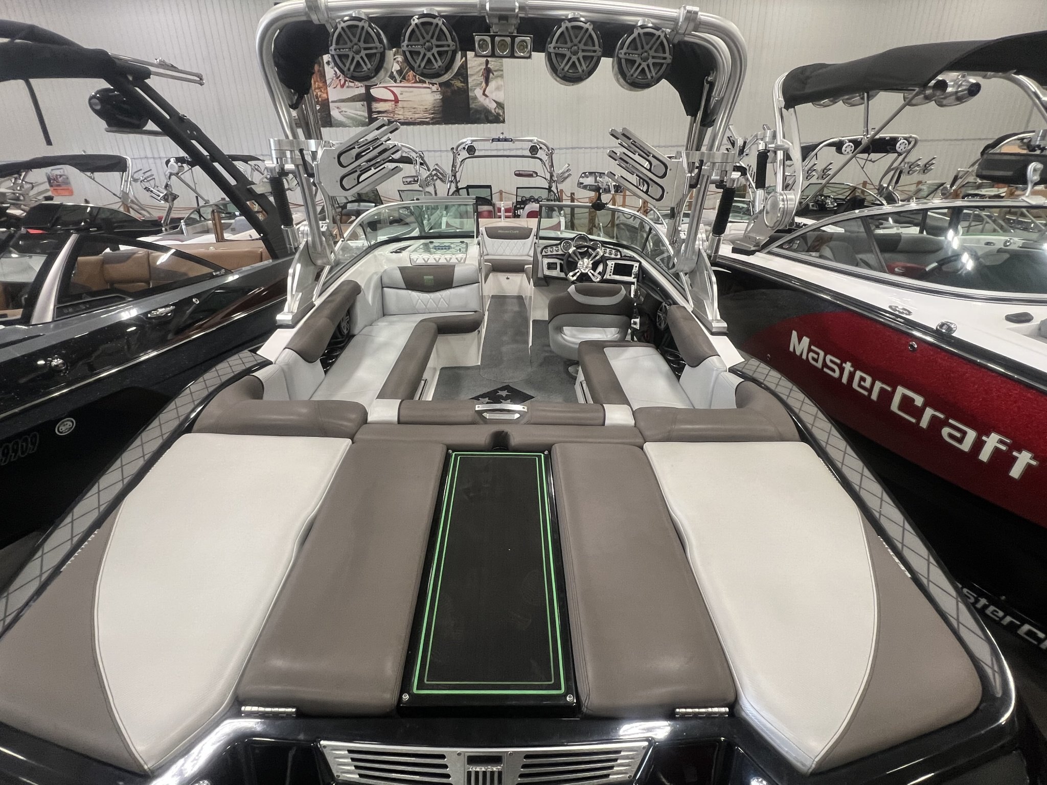 Bateau Mastercraft X30 2014 Vert & Noir, Moteur Ilmor 5.7l + 900h, Complètement Équipé pour le Wakesurf!