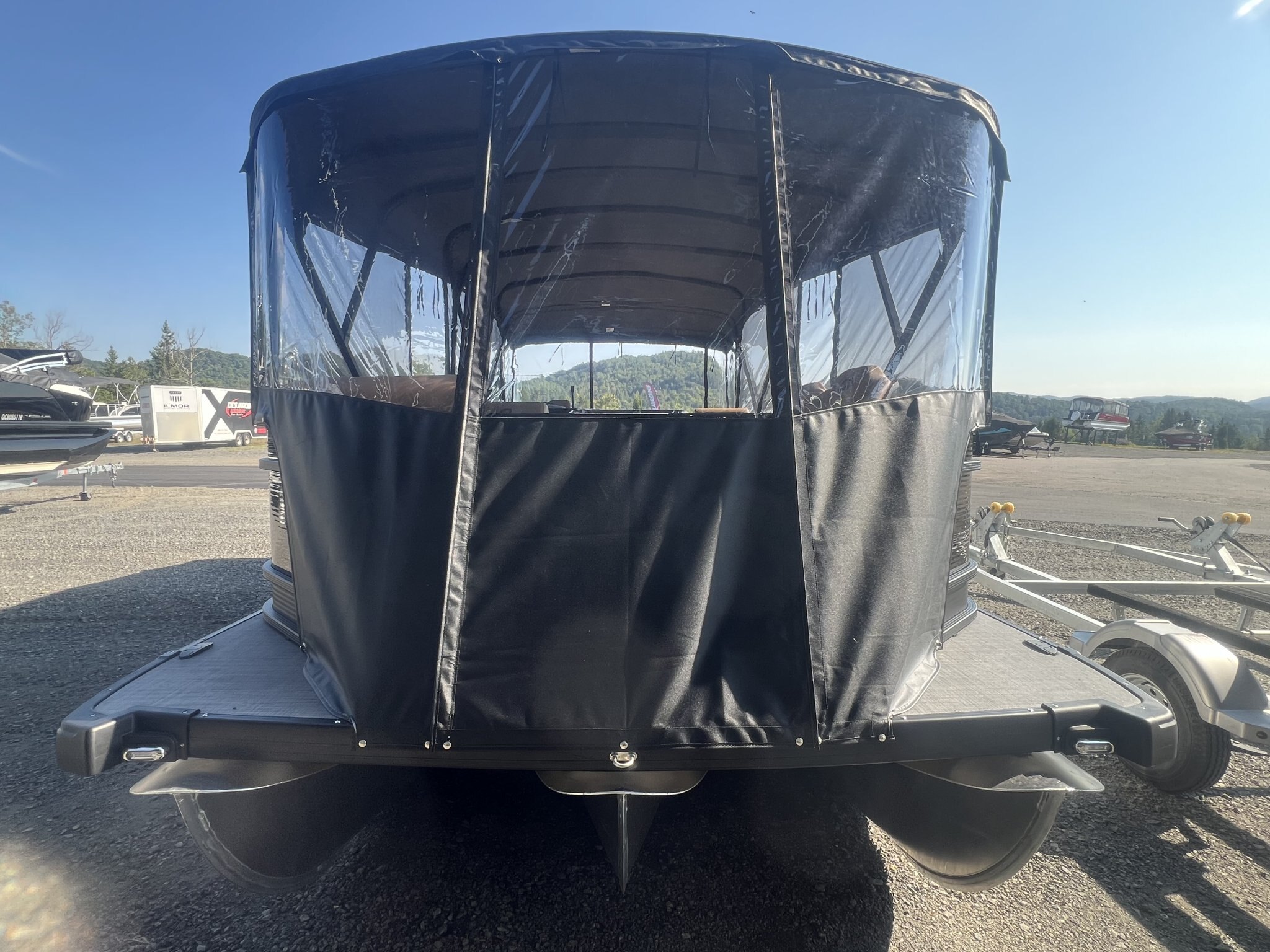 Ponton Princecraft Vectra 23RL SS Sport 2027 Noir sur Tan, Moteur Mercury 115hp Pro XS, Toit Campeur, Table, Système de Sons Kicker &+