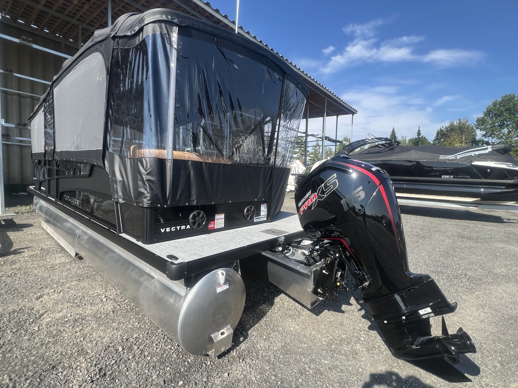 Ponton Princecraft Vectra 23RL SS Sport 2027 Noir sur Tan, Moteur Mercury 115hp Pro XS, Toit Campeur, Table, Système de Sons Kicker &+
