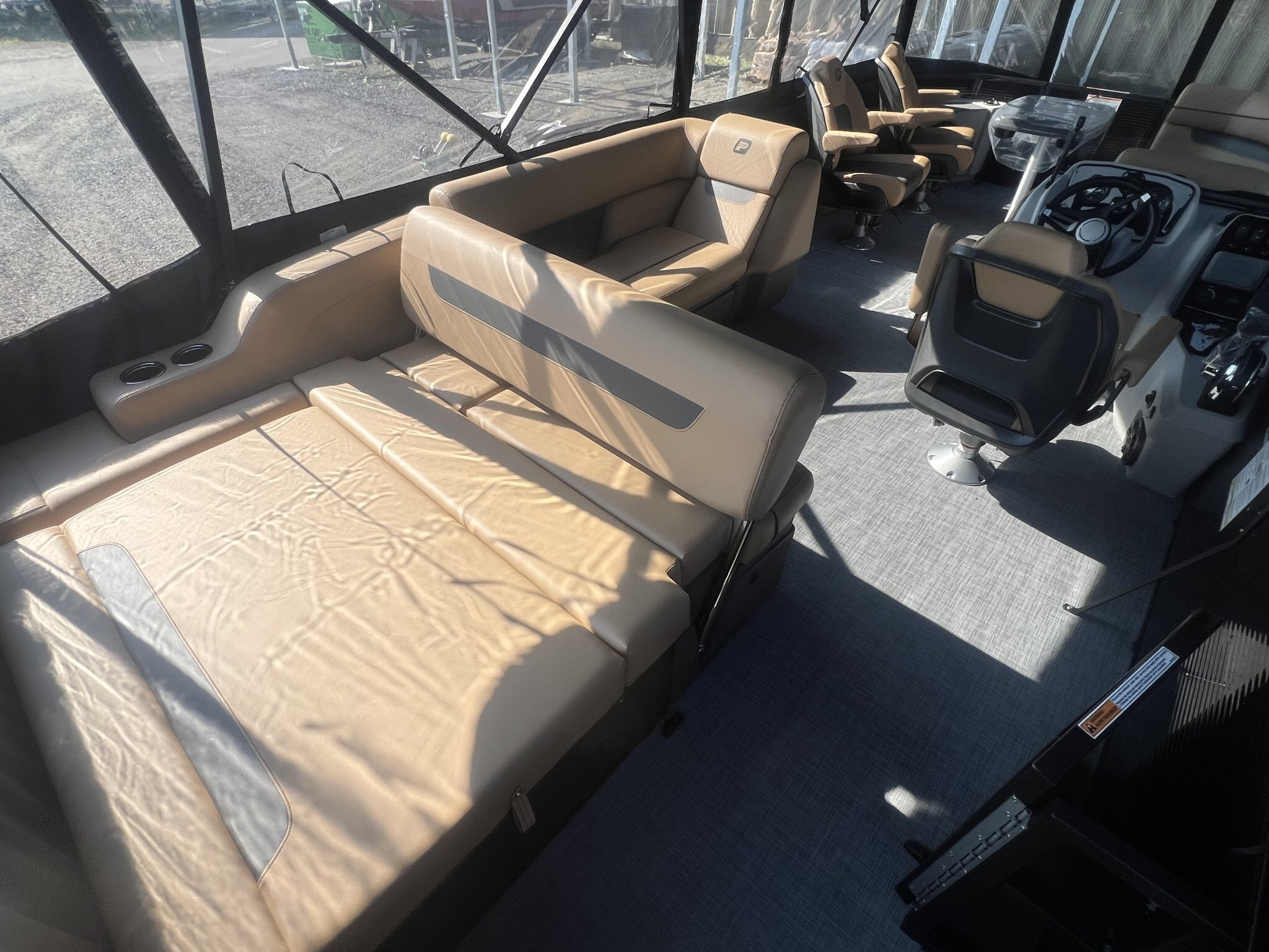 Ponton Princecraft Vectra 23RL SS Sport 2027 Noir sur Tan, Moteur Mercury 115hp Pro XS, Toit Campeur, Table, Système de Sons Kicker &+