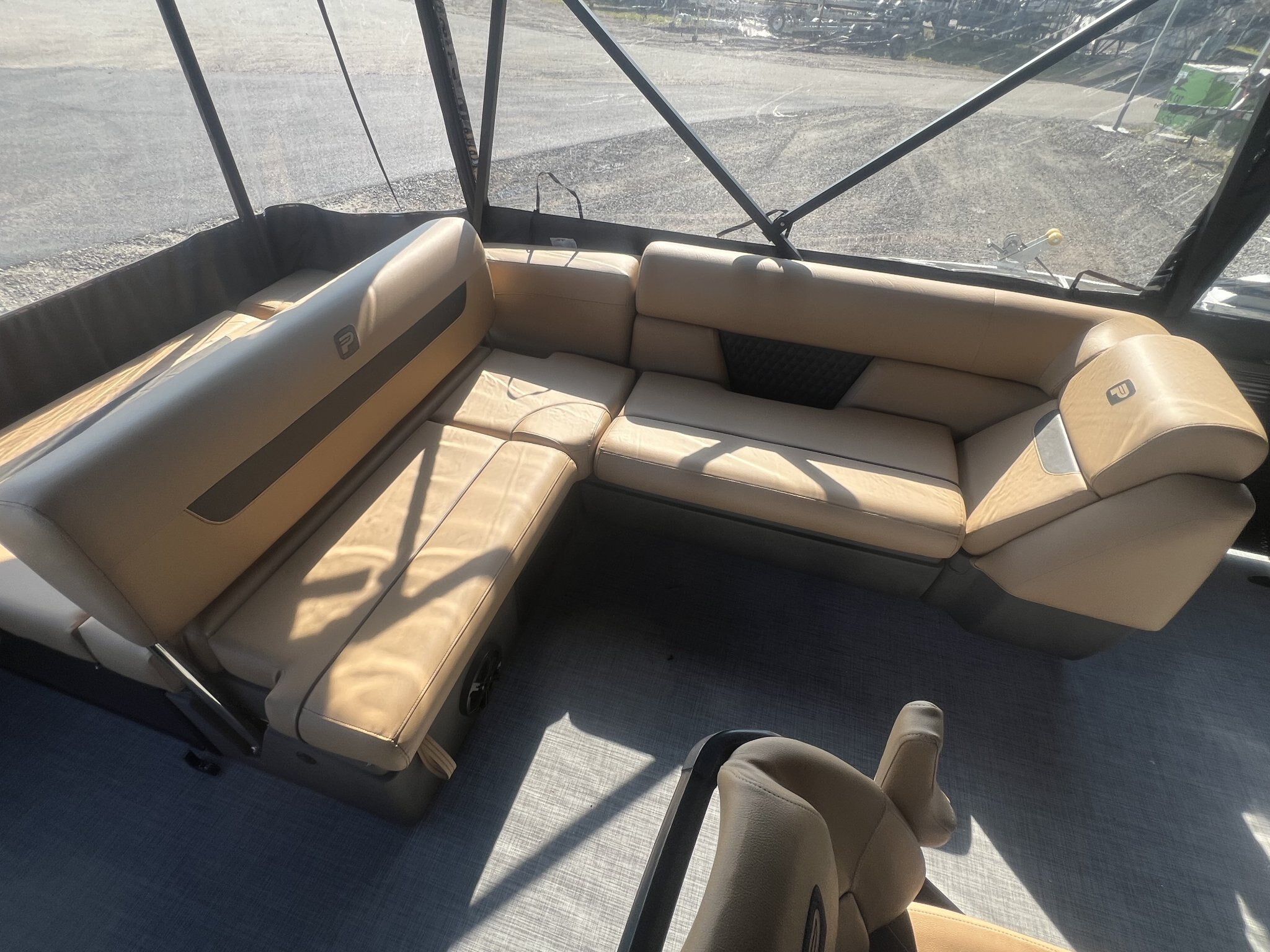 Ponton Princecraft Vectra 23RL SS Sport 2027 Noir sur Tan, Moteur Mercury 115hp Pro XS, Toit Campeur, Table, Système de Sons Kicker &+