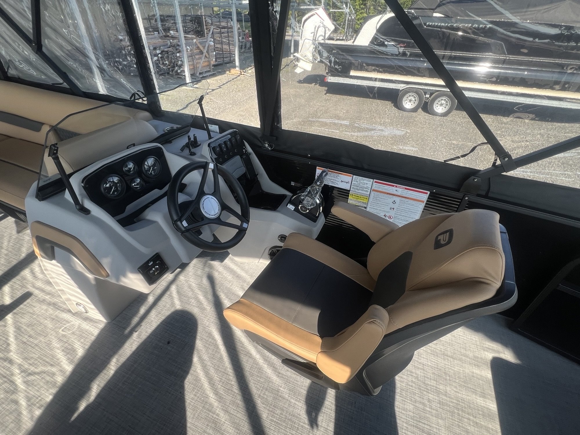 Ponton Princecraft Vectra 23RL SS Sport 2027 Noir sur Tan, Moteur Mercury 115hp Pro XS, Toit Campeur, Table, Système de Sons Kicker &+