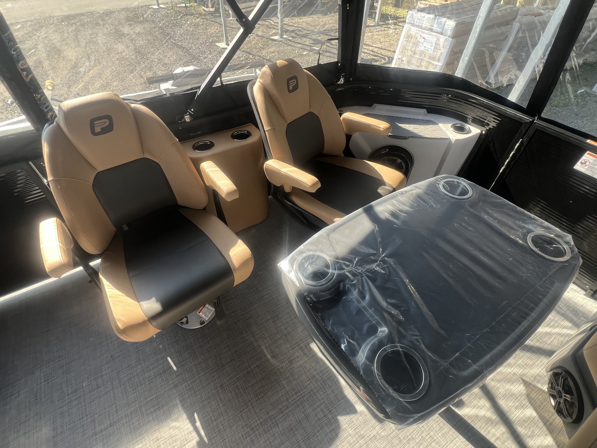 Ponton Princecraft Vectra 23RL SS Sport 2027 Noir sur Tan, Moteur Mercury 115hp Pro XS, Toit Campeur, Table, Système de Sons Kicker &+