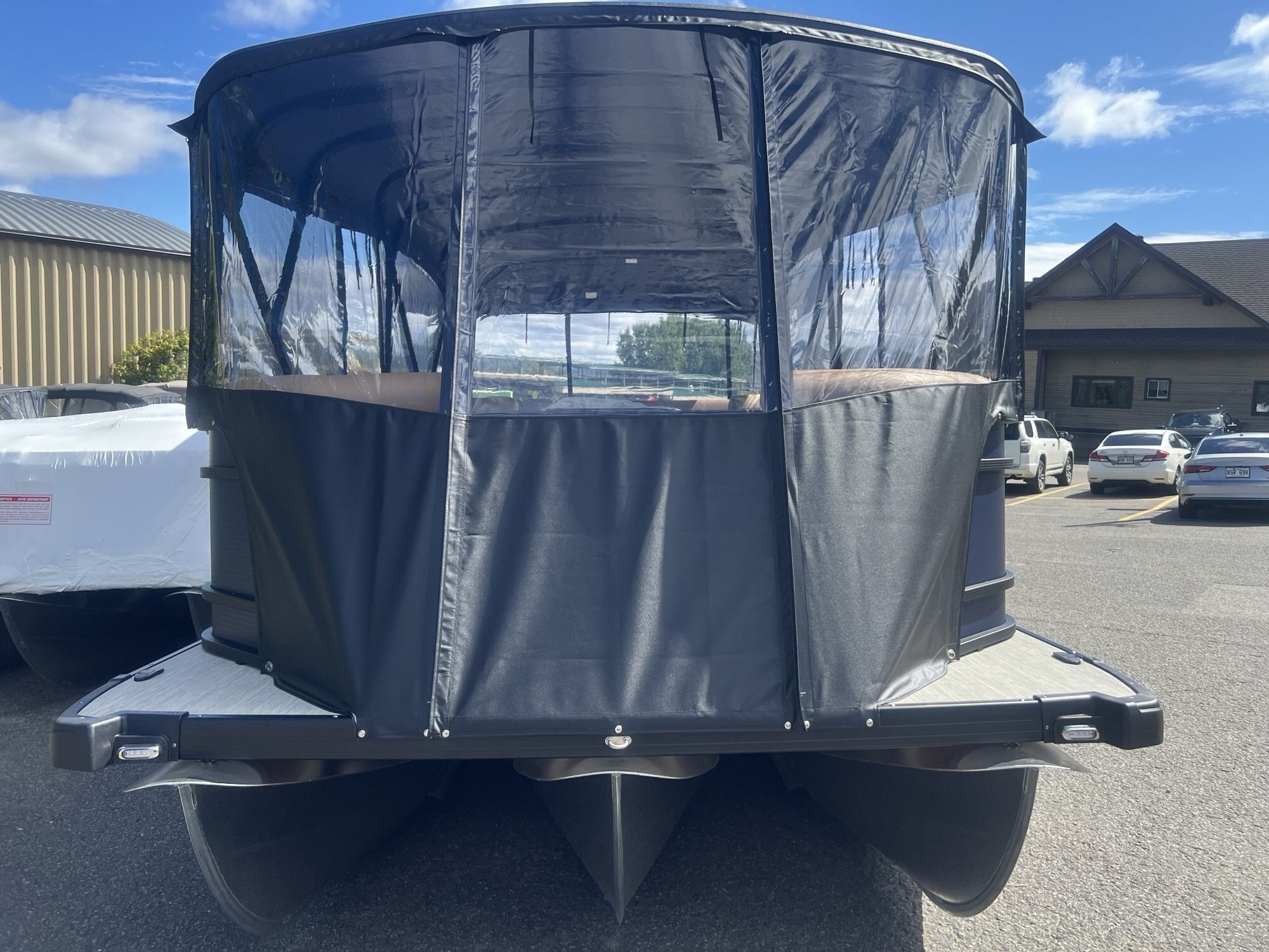 Ponton Princecraft Vectra 23RL 2027 Bleu Minuit sur Tan, Moteur Mercury 115hp Pro XS, Toit Campeur, Table, Sonar, Système de sons Kicker!