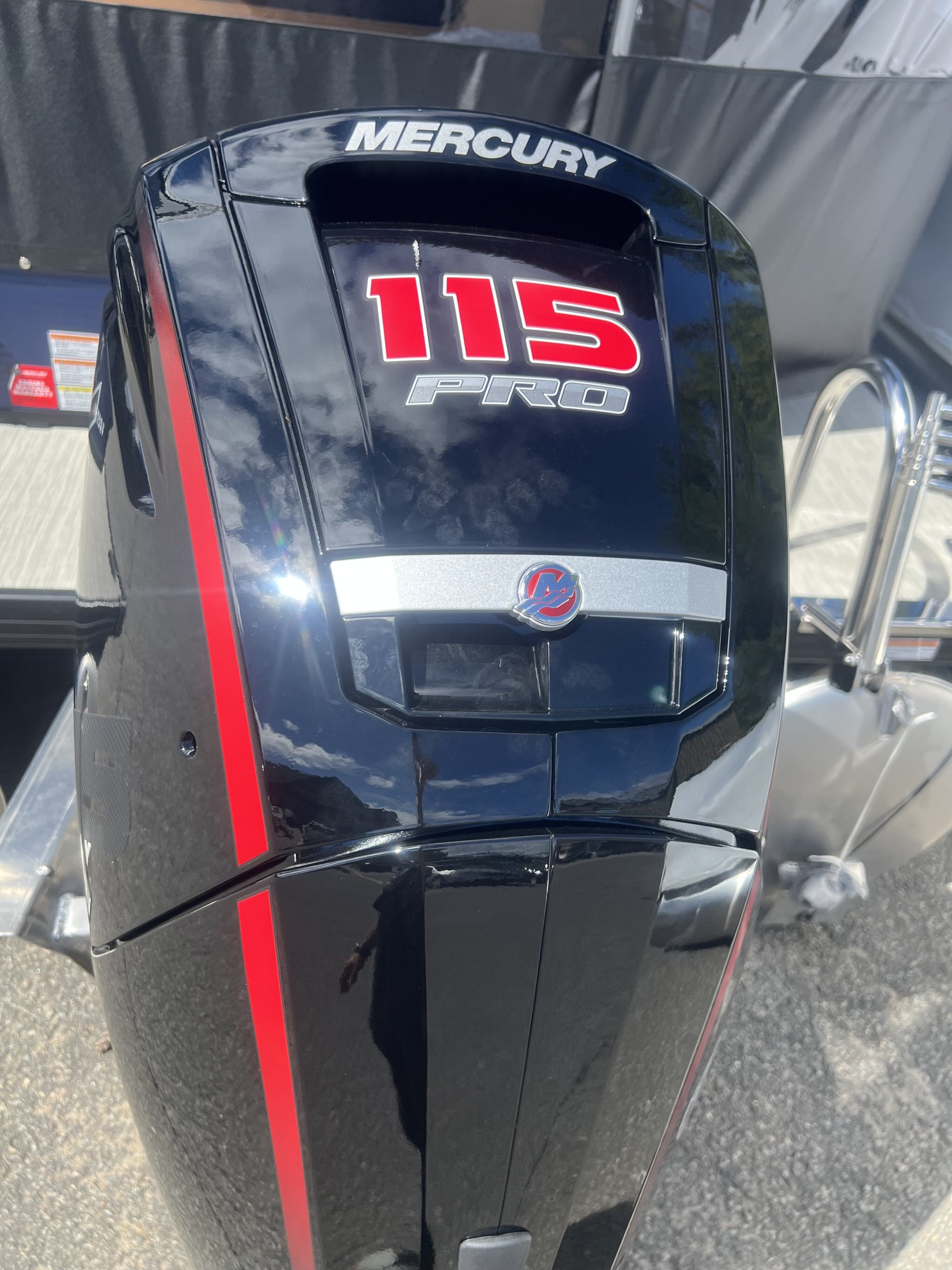 Ponton Princecraft Vectra 23RL 2027 Bleu Minuit sur Tan, Moteur Mercury 115hp Pro XS, Toit Campeur, Table, Sonar, Système de sons Kicker!