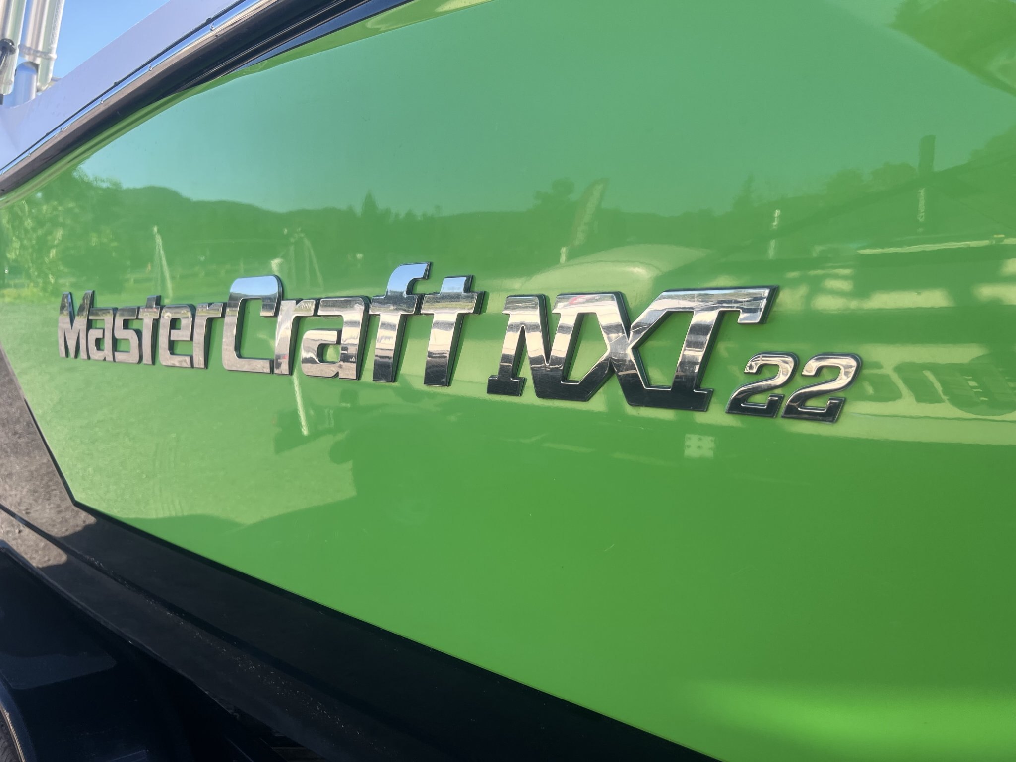 Bateau Mastercraft NXT22 2017 Noir & Vert, Moteur Ilmor 5.7l 325hp avec 575h, Remorque, Complètement Équipé pour le Wakesurf!