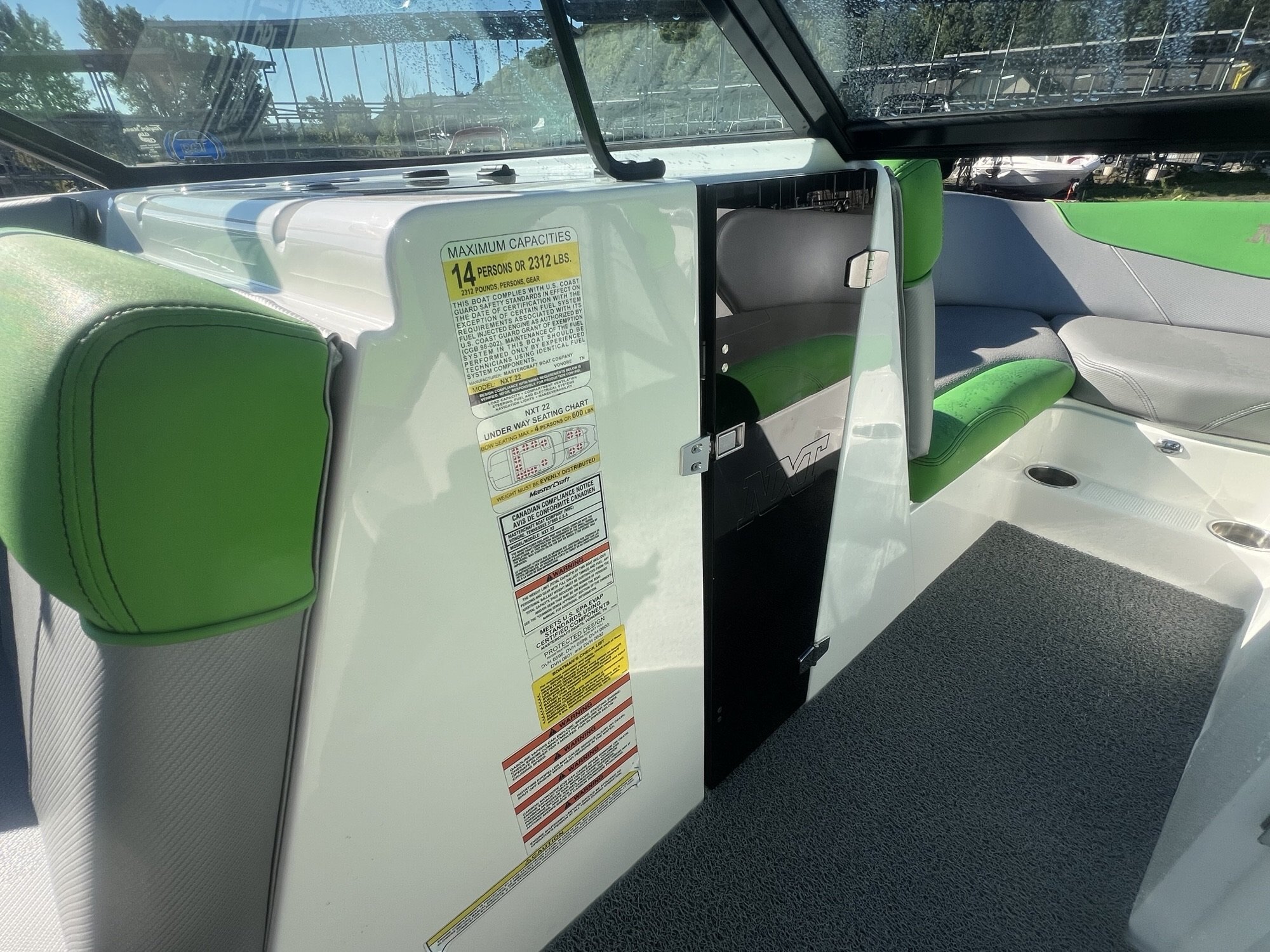Bateau Mastercraft NXT22 2017 Noir & Vert, Moteur Ilmor 5.7l 325hp avec 575h, Remorque, Complètement Équipé pour le Wakesurf!