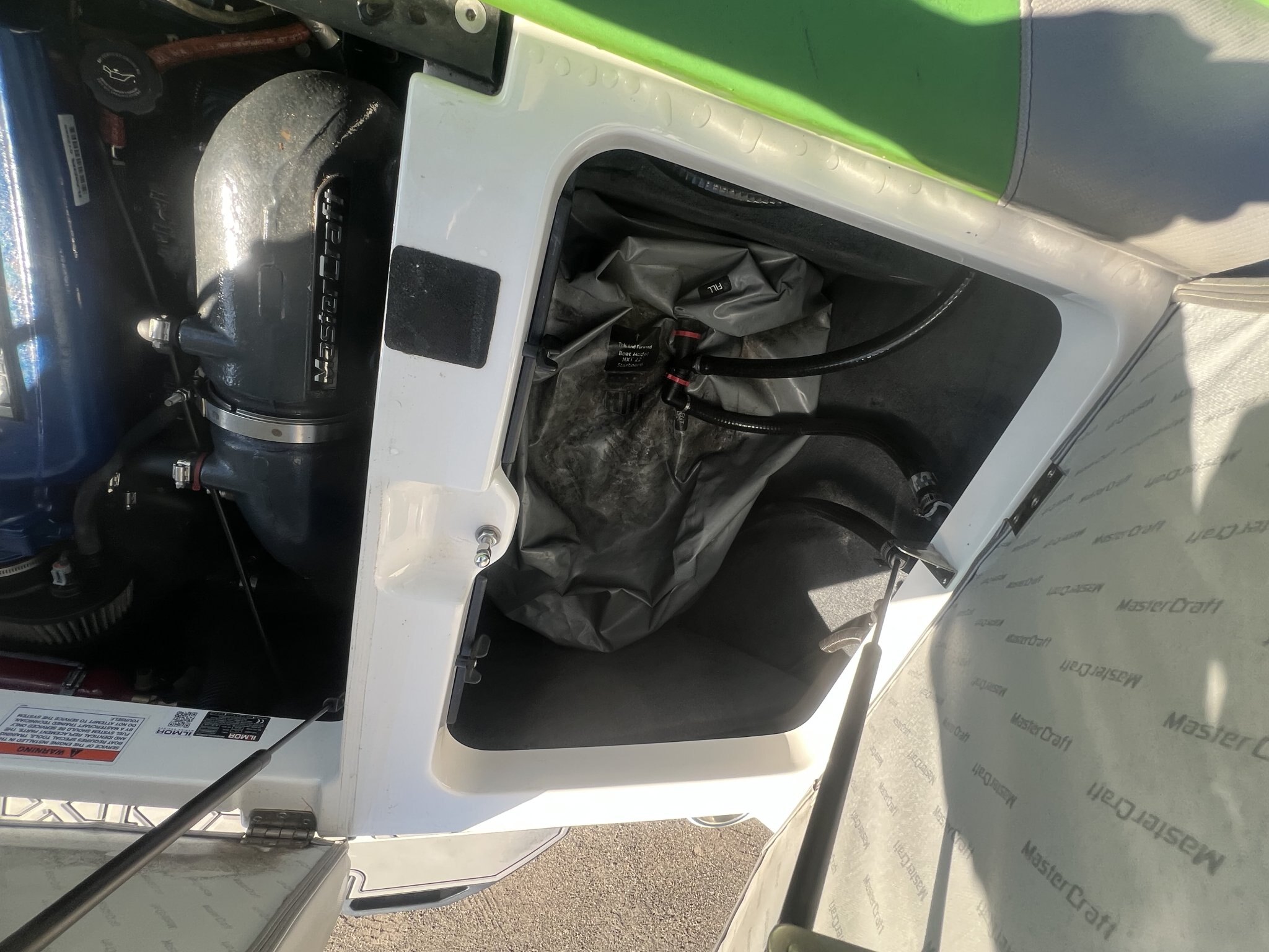 Bateau Mastercraft NXT22 2017 Noir & Vert, Moteur Ilmor 5.7l 325hp avec 575h, Remorque, Complètement Équipé pour le Wakesurf!