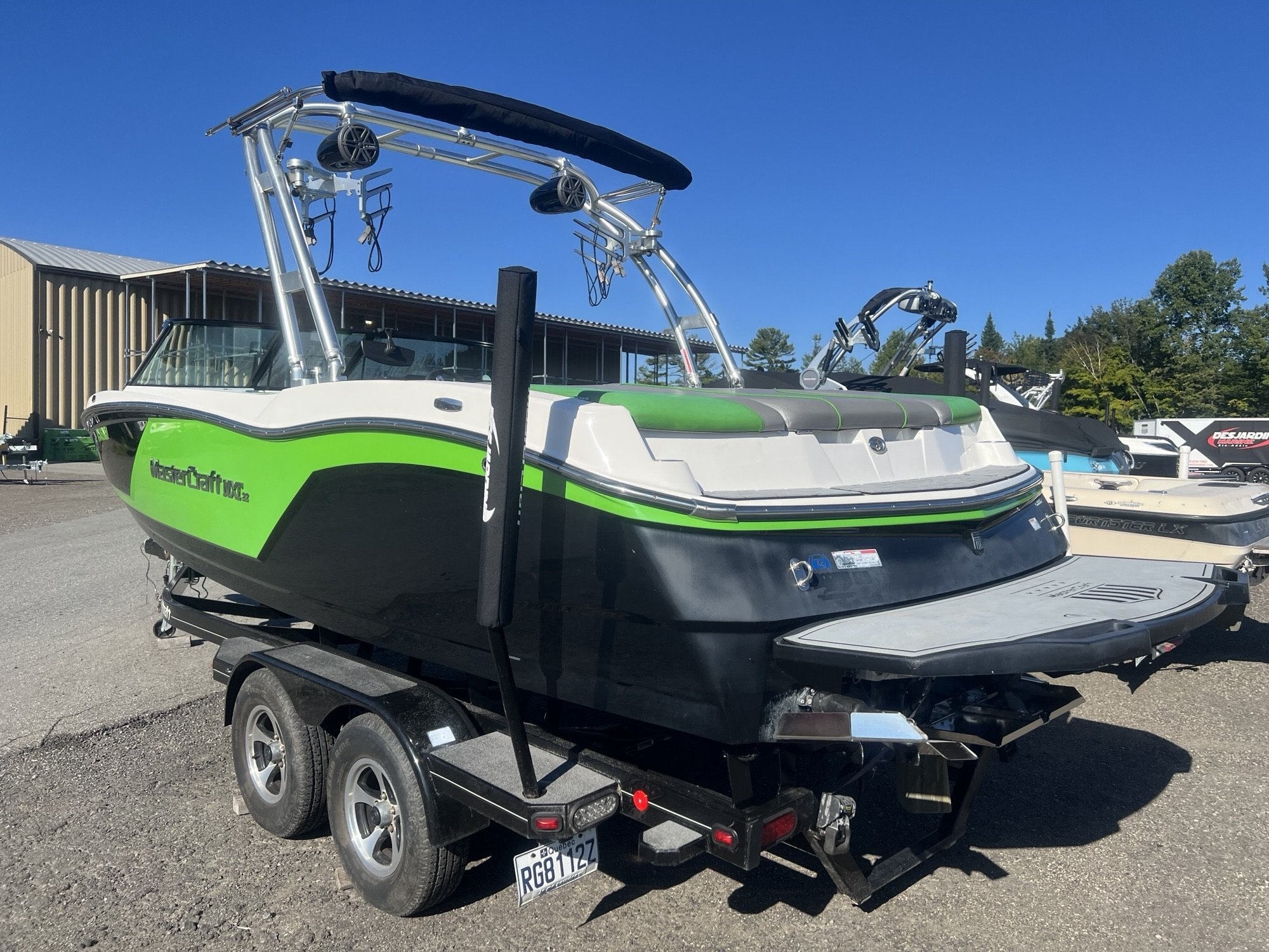 Bateau Mastercraft NXT22 2017 Noir & Vert, Moteur Ilmor 5.7l 325hp avec 575h, Remorque, Complètement Équipé pour le Wakesurf!