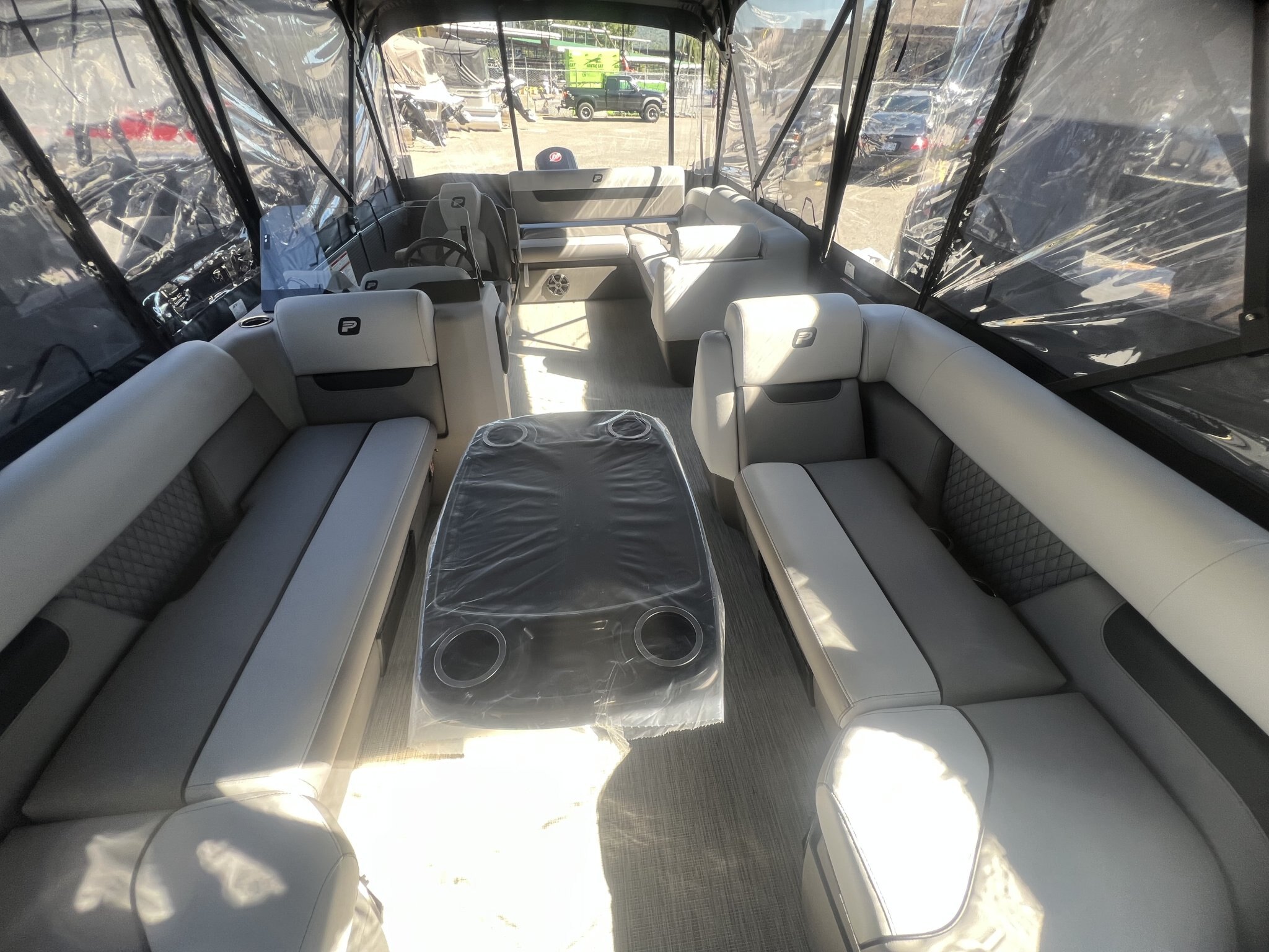 Ponton Princecraft Vectra 23RL 2027 Charbon sur Gris, Moteur Mercury 115hp Pro XS, Toit Campeur, Table, Sonar, Système de sons Kicker!