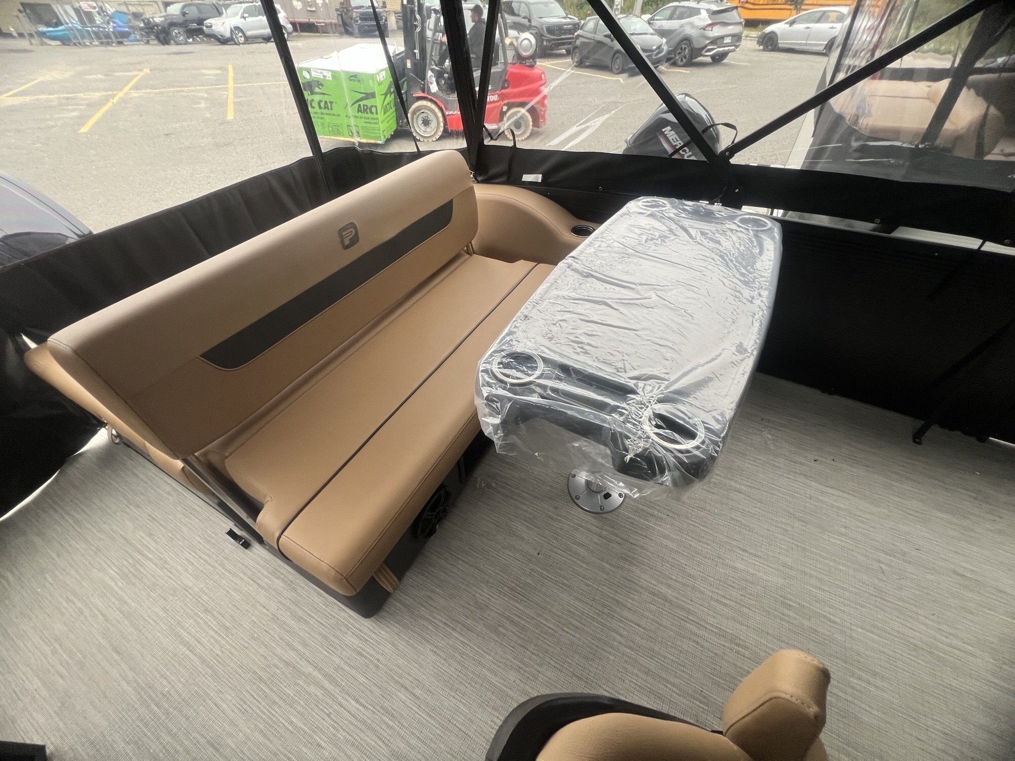 Ponton Princecraft Vectra 23RL SS Sport 2027 Noir sur Tan, Moteur Mercury 115hp Pro XS, Toit Campeur, Sonar, 2x Tables, Système de sons Kicker & +!