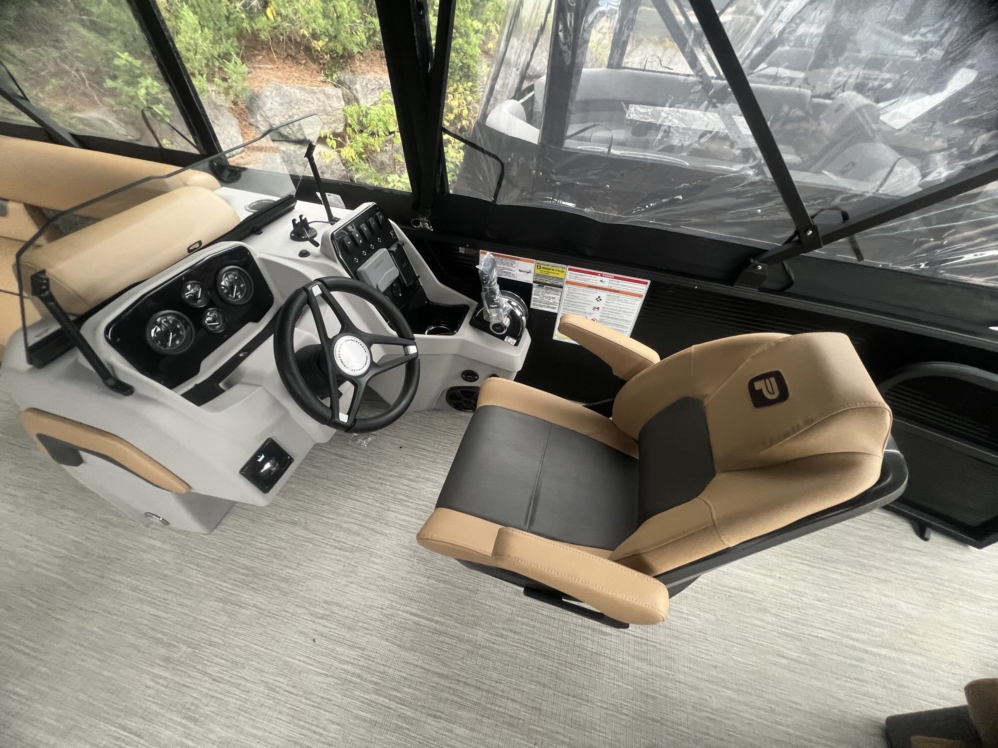 Ponton Princecraft Vectra 23RL SS Sport 2027 Noir sur Tan, Moteur Mercury 115hp Pro XS, Toit Campeur, Sonar, 2x Tables, Système de sons Kicker & +!