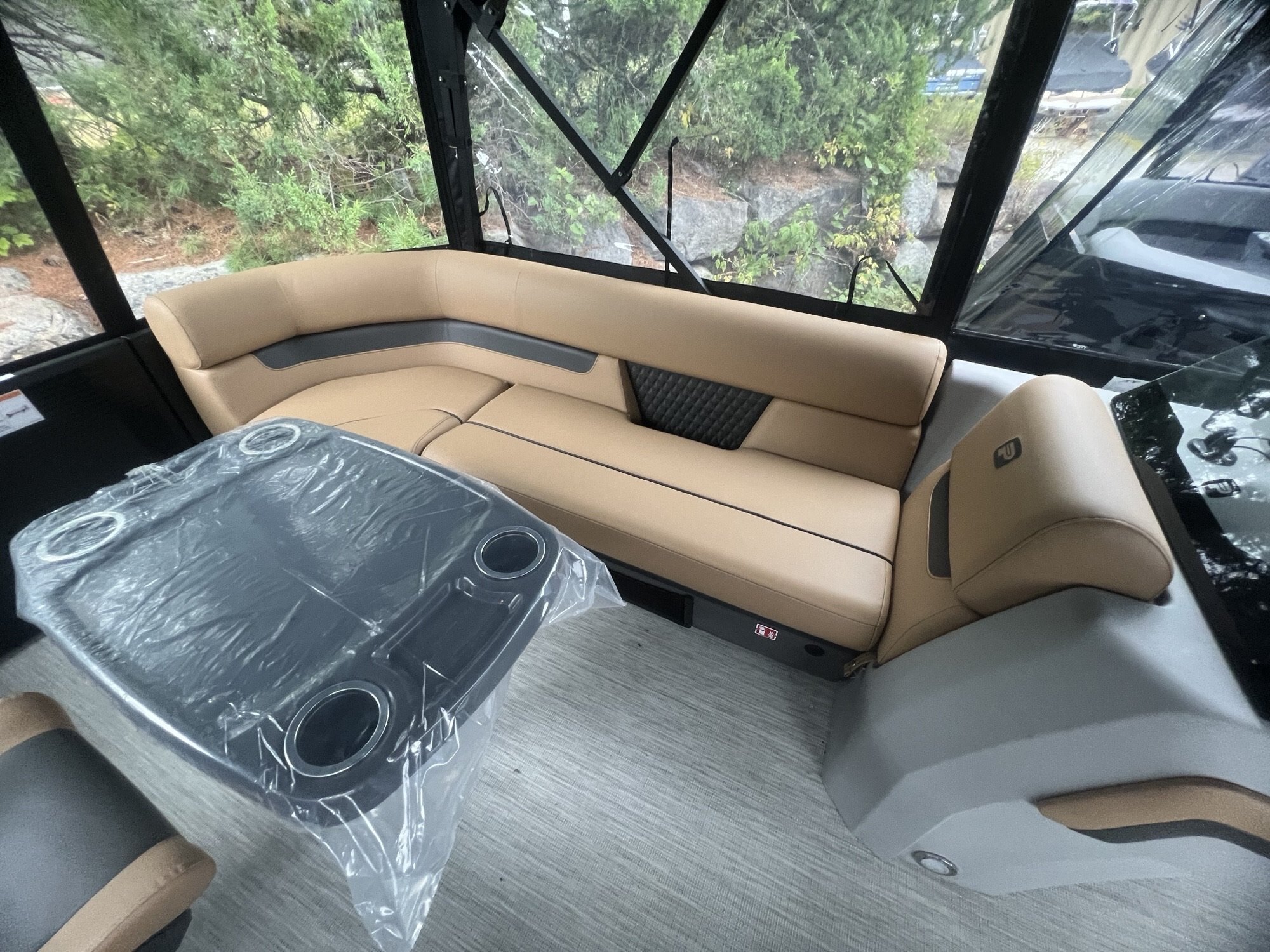 Ponton Princecraft Vectra 23RL SS Sport 2027 Noir sur Tan, Moteur Mercury 115hp Pro XS, Toit Campeur, Sonar, 2x Tables, Système de sons Kicker & +!